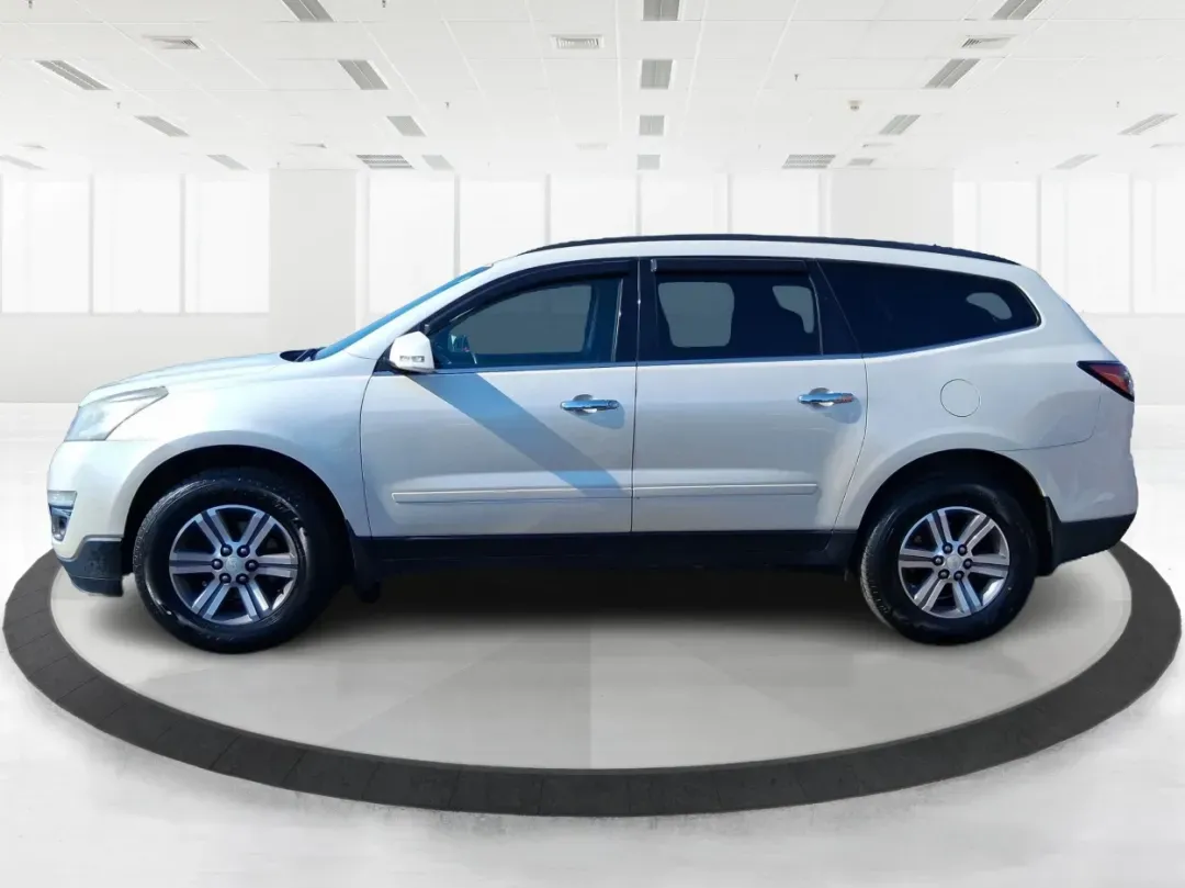 2015 Chevrolet Traverse 1LT (1GNKRGKD6FJ) with an 3.6L V-6 gasoline direct injection engine, 6-Speed Automatic transmission, located at 4508 South Dixie Dr, Moraine, OH, 45439, (937) 908-9800, 39.689976, -84.218452 - Pack up the kids, load the stroller and sports gear, and point the nose toward a weekend at Carillon Historical Park or a day trip down I75-this 2015 Chevrolet Traverse 1LT is the kind of roomy, confidence-inspiring SUV that makes family life and busy schedules feel easier. With three-row versatilit - Photo#5