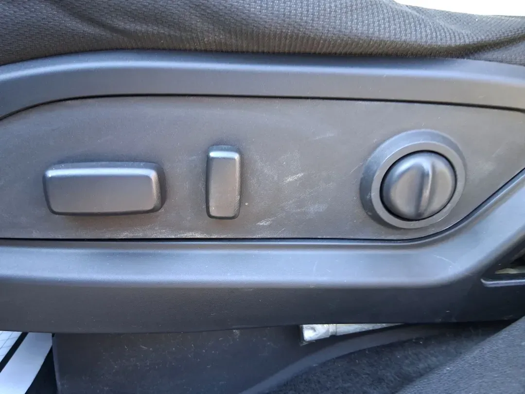 2015 Chevrolet Traverse 1LT (1GNKRGKD6FJ) with an 3.6L V-6 gasoline direct injection engine, 6-Speed Automatic transmission, located at 4508 South Dixie Dr, Moraine, OH, 45439, (937) 908-9800, 39.689976, -84.218452 - Pack up the kids, load the stroller and sports gear, and point the nose toward a weekend at Carillon Historical Park or a day trip down I75-this 2015 Chevrolet Traverse 1LT is the kind of roomy, confidence-inspiring SUV that makes family life and busy schedules feel easier. With three-row versatilit - Photo#18