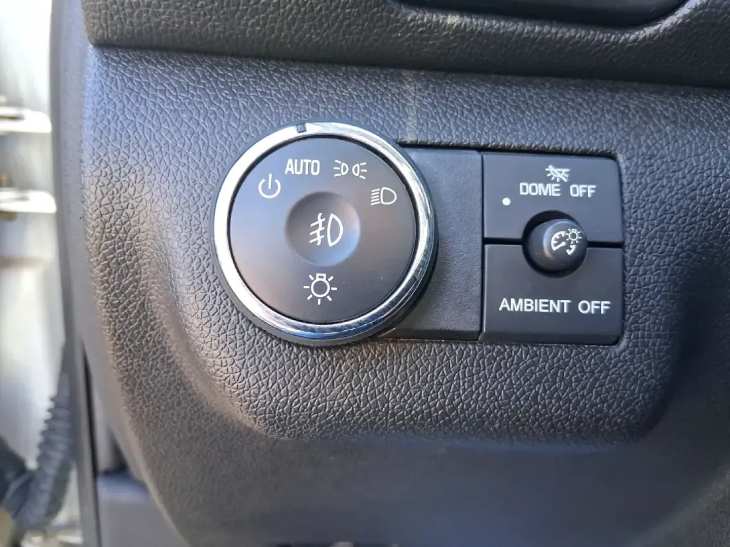 2015 Chevrolet Traverse 1LT (1GNKRGKD6FJ) with an 3.6L V-6 gasoline direct injection engine, 6-Speed Automatic transmission, located at 401 Woodman Dr, Riverside, OH, 45431, (937) 908-9800, 39.760899, -84.123421 - Pack up the kids, load the stroller and sports gear, and point the nose toward a weekend at Carillon Historical Park or a day trip down I75-this 2015 Chevrolet Traverse 1LT is the kind of roomy, confidence-inspiring SUV that makes family life and busy schedules feel easier. With three-row versatilit - Photo#17