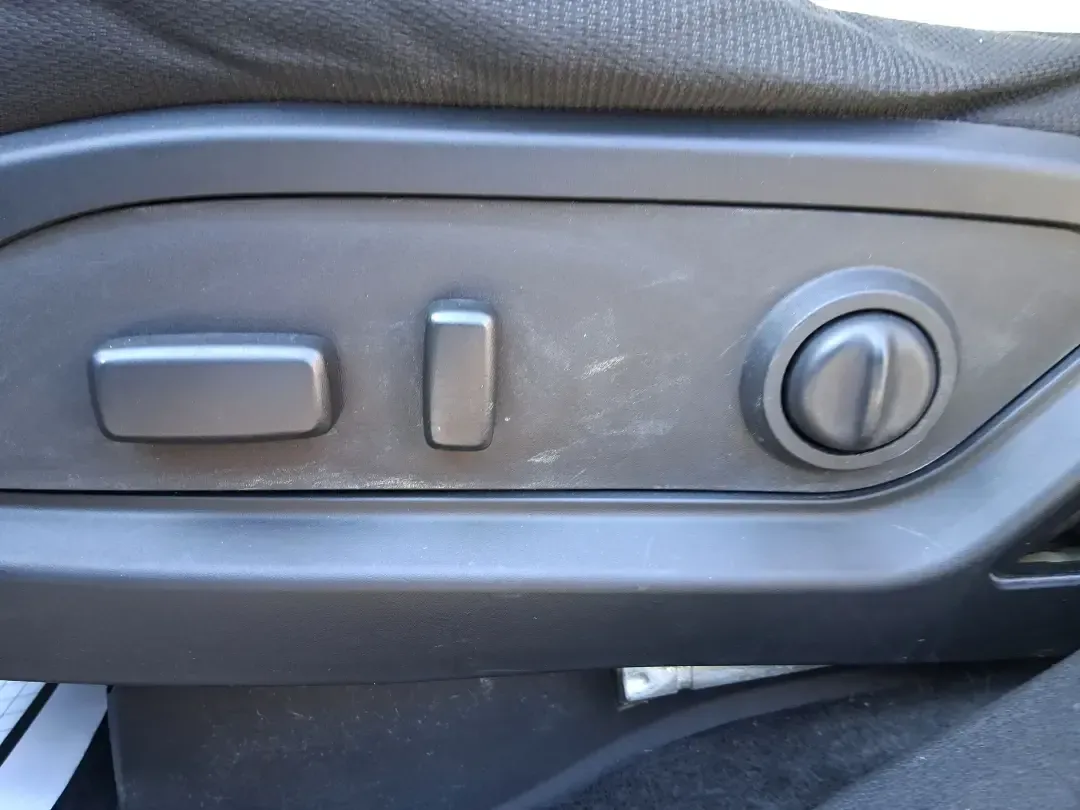 2015 Chevrolet Traverse 1LT (1GNKRGKD6FJ) with an 3.6L V-6 gasoline direct injection engine, 6-Speed Automatic transmission, located at 401 Woodman Dr, Riverside, OH, 45431, (937) 908-9800, 39.760899, -84.123421 - Pack up the kids, load the stroller and sports gear, and point the nose toward a weekend at Carillon Historical Park or a day trip down I75-this 2015 Chevrolet Traverse 1LT is the kind of roomy, confidence-inspiring SUV that makes family life and busy schedules feel easier. With three-row versatilit - Photo#18