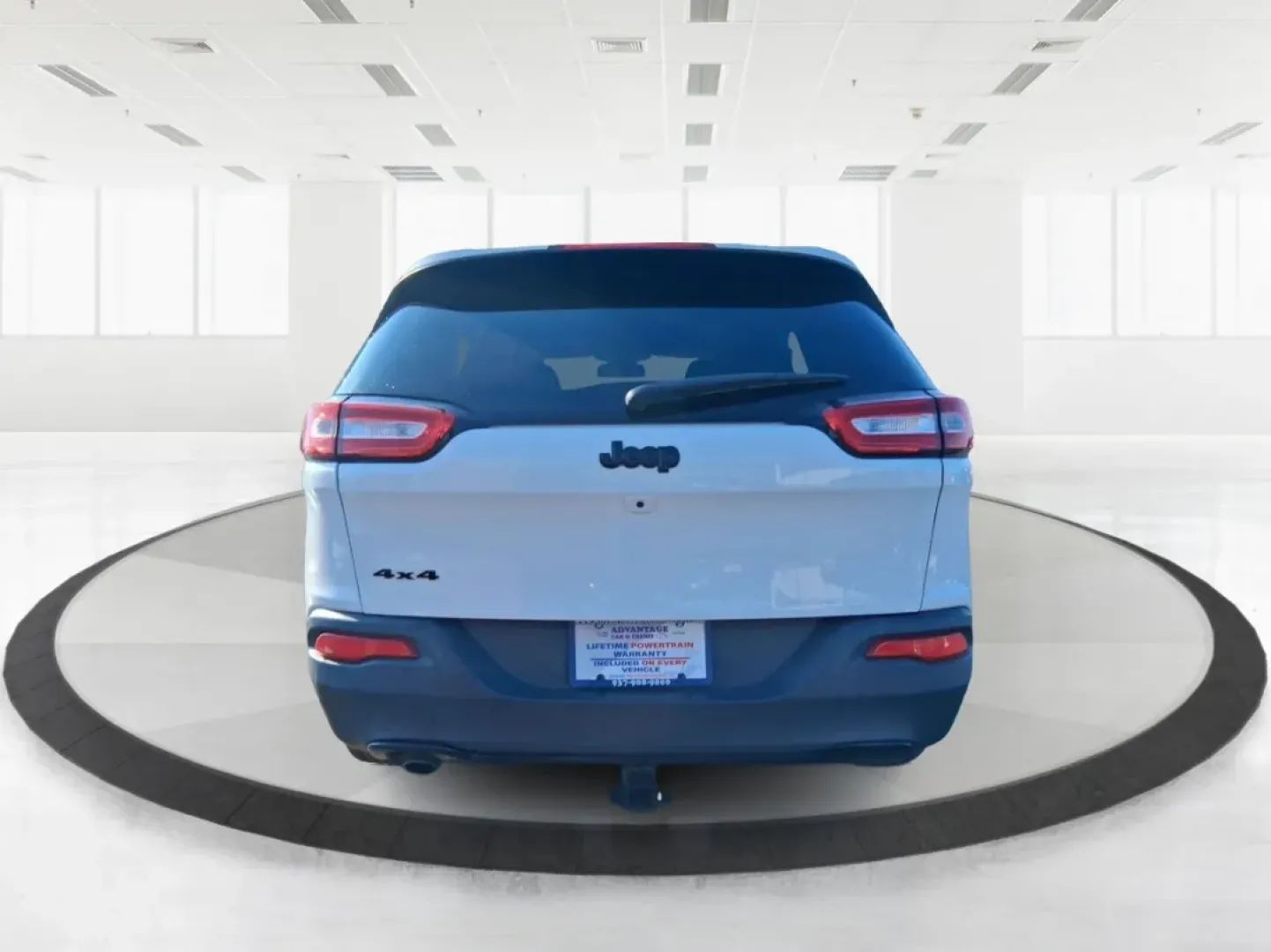 2016 Jeep Cherokee Altitude (1C4PJMCB5GW) with an 2.4L L4 DOHC 16V engine, 9A transmission, located at 880 E. National Road, Vandalia, OH, 45377, (937) 908-9800, 39.891918, -84.183594 - Picture your next weekend: a quick grocery run to the Meijer on Benchwood, a family visit across town, then a spontaneous road trip up I75 with the cargo area packed and the confidence of 4WD when Ohio weather changes its mind. This 2016 Jeep Cherokee Altitude is the kind of versatile crossover that - Photo#3