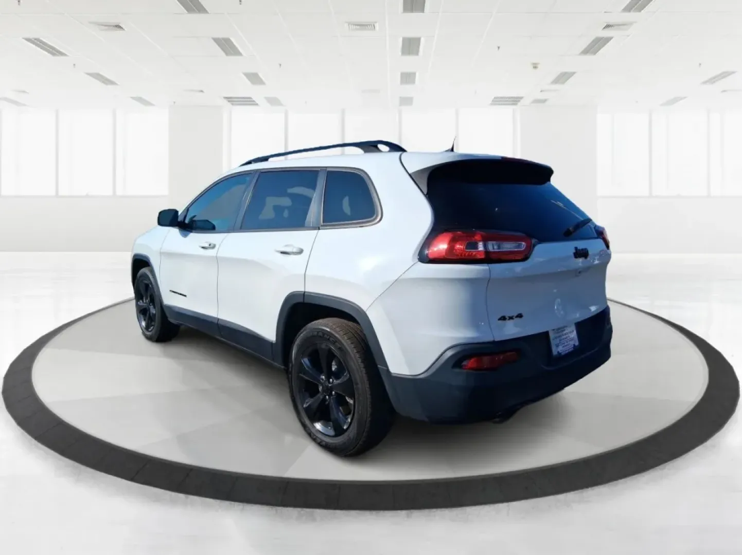 2016 Jeep Cherokee Altitude (1C4PJMCB5GW) with an 2.4L L4 DOHC 16V engine, 9A transmission, located at 880 E. National Road, Vandalia, OH, 45377, (937) 908-9800, 39.891918, -84.183594 - Picture your next weekend: a quick grocery run to the Meijer on Benchwood, a family visit across town, then a spontaneous road trip up I75 with the cargo area packed and the confidence of 4WD when Ohio weather changes its mind. This 2016 Jeep Cherokee Altitude is the kind of versatile crossover that - Photo#4