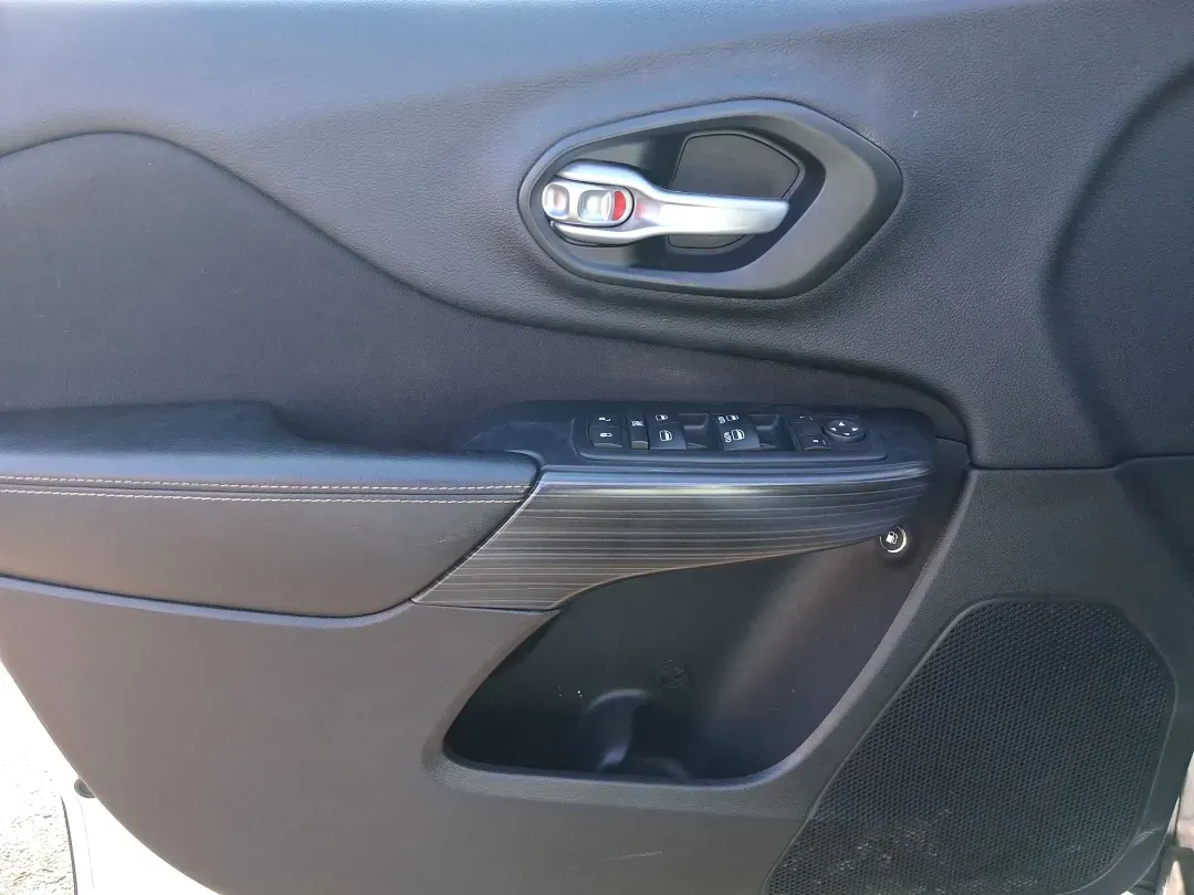 2016 Jeep Cherokee Altitude (1C4PJMCB5GW) with an 2.4L L4 DOHC 16V engine, 9A transmission, located at 880 E. National Road, Vandalia, OH, 45377, (937) 908-9800, 39.891918, -84.183594 - Picture your next weekend: a quick grocery run to the Meijer on Benchwood, a family visit across town, then a spontaneous road trip up I75 with the cargo area packed and the confidence of 4WD when Ohio weather changes its mind. This 2016 Jeep Cherokee Altitude is the kind of versatile crossover that - Photo#19