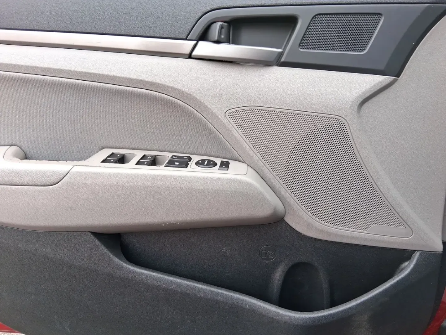 2017 Hyundai Elantra SE (KMHD84LF5HU) with an Nu 2L I-4 DOHC engine, 6A transmission, located at 1099 N County Rd 25A , Troy, OH, 45373, (937) 908-9800, 40.057079, -84.212883 - Planning a reliable daily commute from Troy to Dayton, a fuel-friendly run to the Miami Valley Centre Mall, or an easy weekend escape up I75? This 2017 Hyundai Elantra SE in eye-catching Scarlet Red Pearl is the kind of practical sedan that fits real life-comfortable for long drives, small enough fo - Photo#16