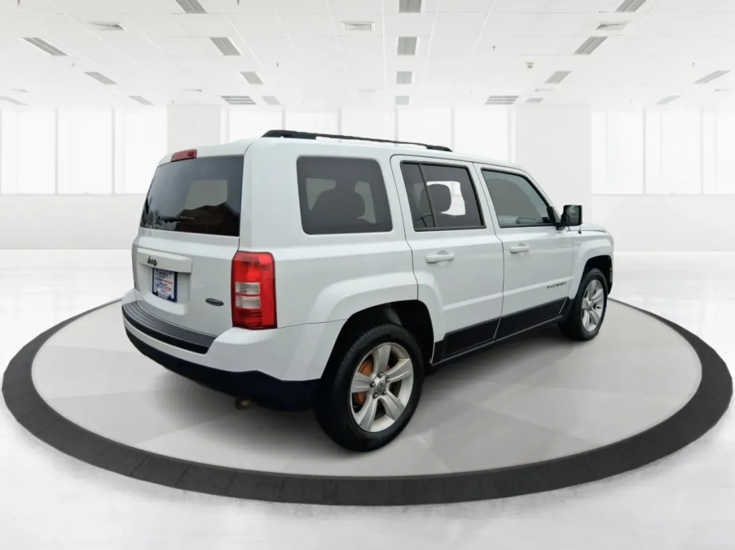 2016 Jeep Patriot Latitude (1C4NJPFA8GD) with an 2.0L L4 DOHC 16V engine, located at 1184 Kauffman Ave, Fairborn, OH, 45324, (937) 908-9800, 39.807072, -84.030914 - Picture your next weekend escape: loading up the gear, pointing the hood toward John Bryan State Park or a day trip to Dayton, and enjoying the confident, go-anywhere feel that makes a Jeep a Jeep. This **2016 Jeep Patriot Latitude** is a smart fit for commuters, first-time buyers, and budget-consci - Photo#2