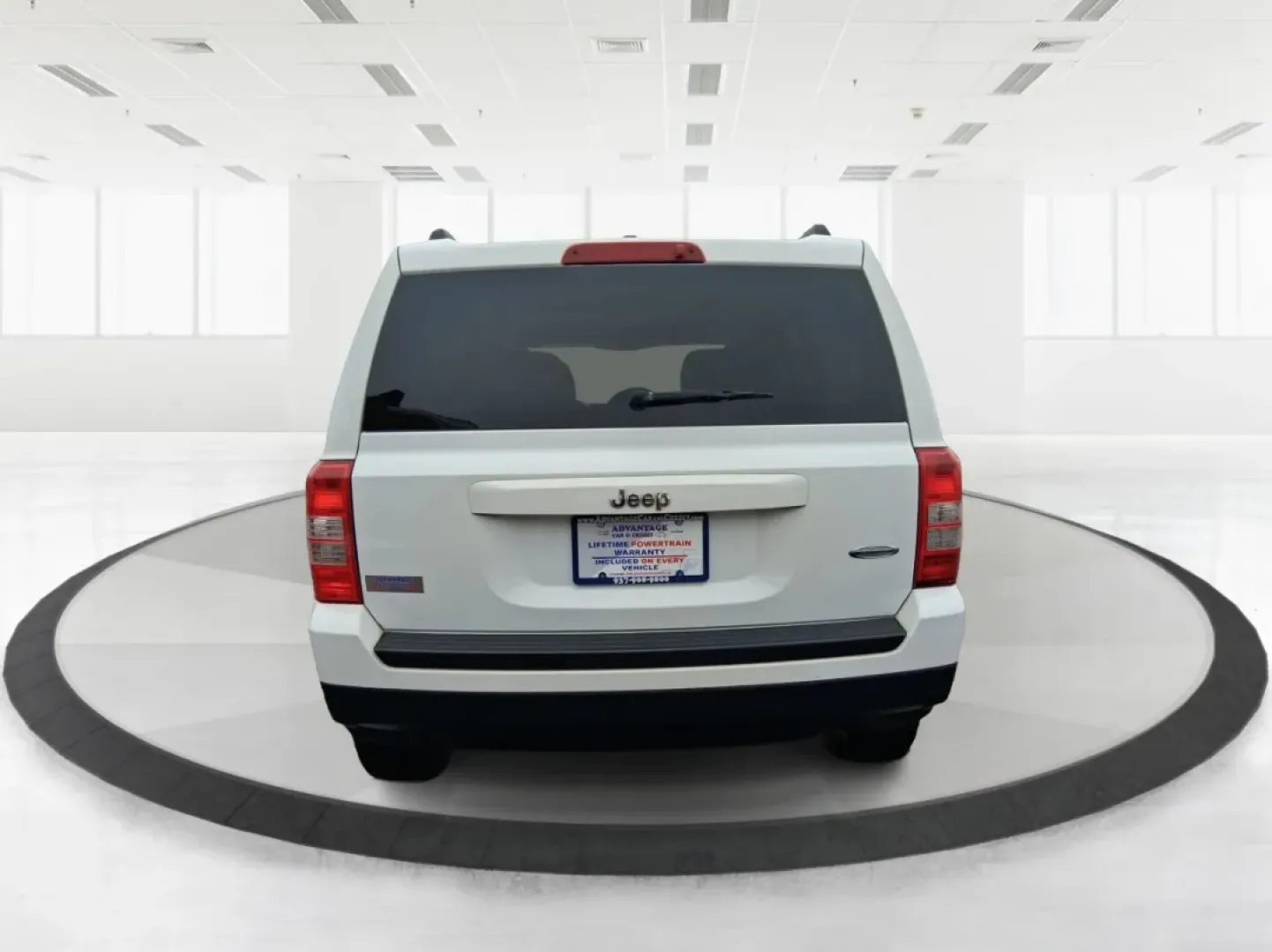 2016 Jeep Patriot Latitude (1C4NJPFA8GD) with an 2.0L L4 DOHC 16V engine, located at 1184 Kauffman Ave, Fairborn, OH, 45324, (937) 908-9800, 39.807072, -84.030914 - Picture your next weekend escape: loading up the gear, pointing the hood toward John Bryan State Park or a day trip to Dayton, and enjoying the confident, go-anywhere feel that makes a Jeep a Jeep. This **2016 Jeep Patriot Latitude** is a smart fit for commuters, first-time buyers, and budget-consci - Photo#3