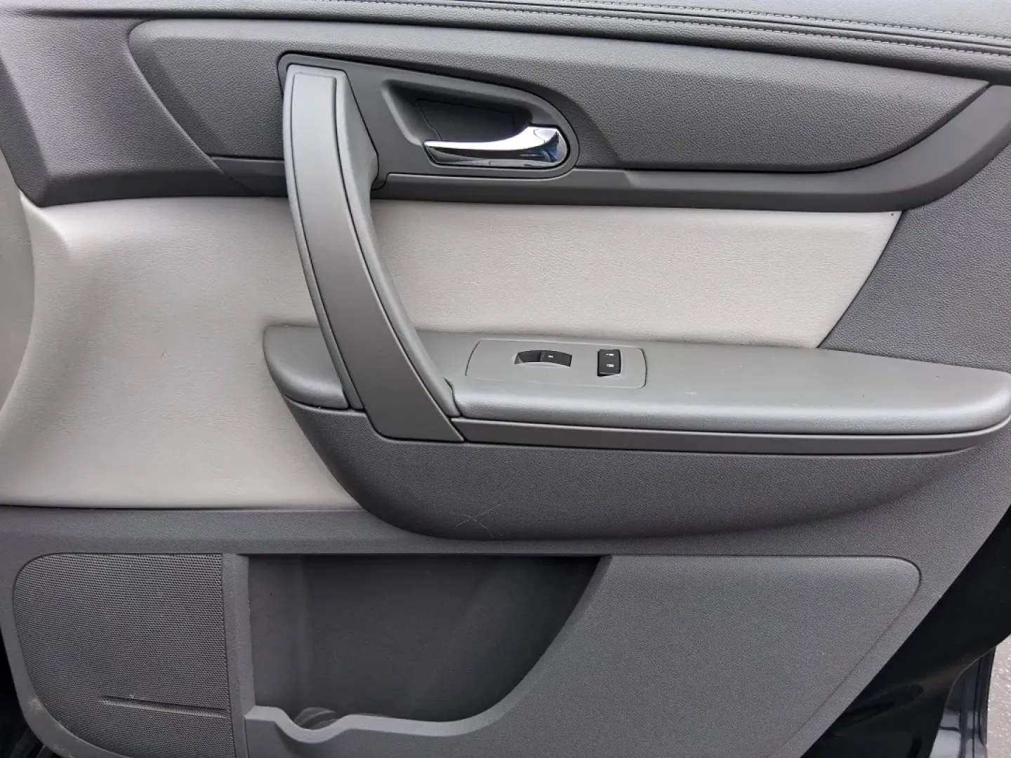 2016 GMC Acadia SLE-1 (1GKKVNED8GJ) with an 3.6L V-6 gasoline direct injection engine, 6A transmission, located at 1184 Kauffman Ave, Fairborn, OH, 45324, (937) 908-9800, 39.807072, -84.030914 - Need one SUV that can handle school drop-offs, I675 commuting, and a weekend escape to John Bryan State Park without feeling cramped or stressed? This 2016 GMC Acadia SLE-1 in Ebony Twilight Metallic is built for real-life Ohio driving-room for people and gear, confident traction for changing weathe - Photo#18