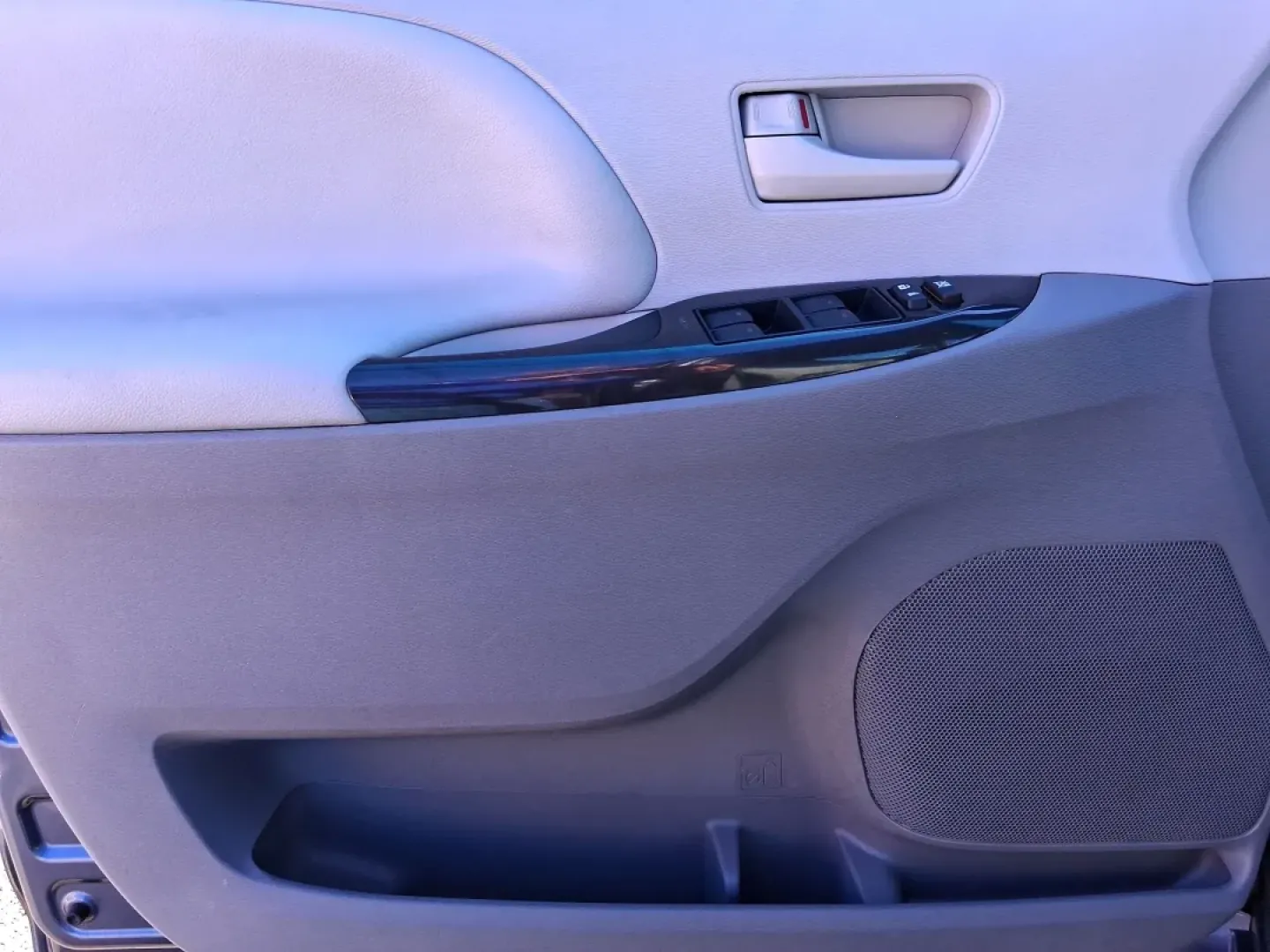 2013 Toyota Sienna L V6 7 Passenger (5TDZK3DC8DS) with an 3.5L V-6 DOHC engine, 5-Speed Automatic transmission, located at 4508 South Dixie Dr, Moraine, OH, 45439, (937) 908-9800, 39.689976, -84.218452 - Load up the kids, the groceries, and the weekend plans-this 2013 Toyota Sienna L V6 7 Passenger is the kind of minivan that makes everyday life easier, whether you're running school drop-offs, commuting across Dayton, or heading out for a road trip with friends. With Toyota reliability and a roomy c - Photo#17