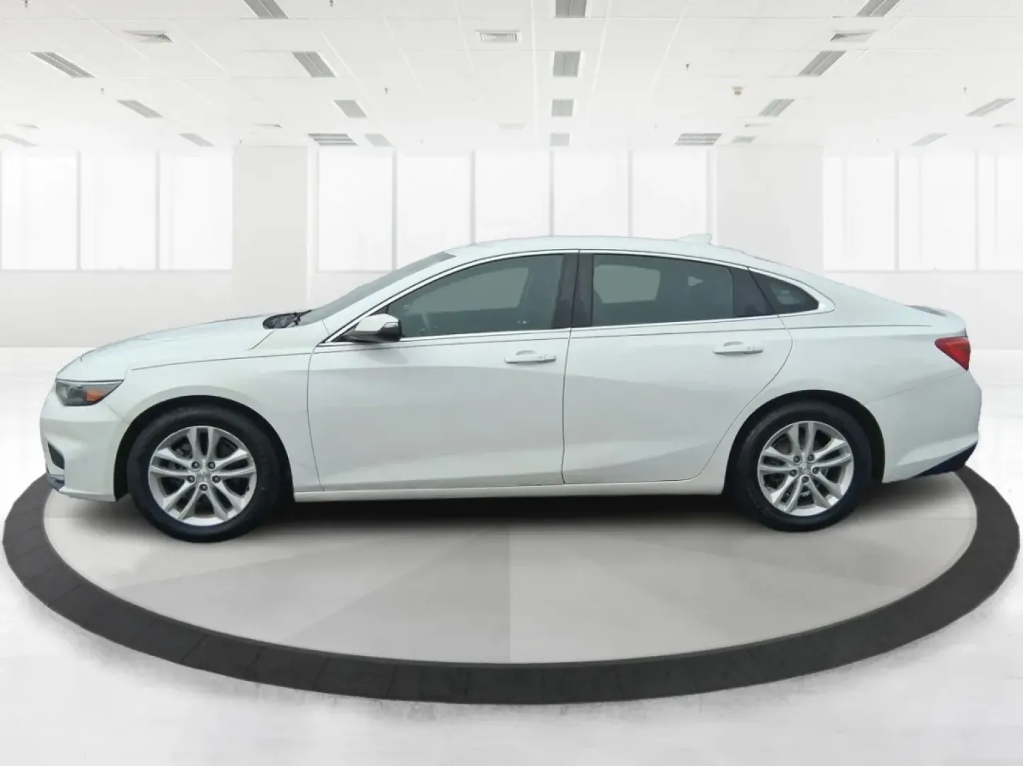 2018 Chevrolet Malibu LT (1G1ZD5ST9JF) with an ECOTEC 1.5L I-4 gasoline direct injection engine, 6A transmission, located at 4508 South Dixie Dr, Moraine, OH, 45439, (937) 908-9800, 39.689976, -84.218452 - Need a dependable commuter that still feels comfortable for date night in the Oregon District, errands around Dayton Mall, or a quick weekend drive up I75? This 2018 Chevrolet Malibu LT is a smart, real-world sedan that fits busy schedules-easy to park, smooth on long stretches of South Dixie Drive, - Photo#5