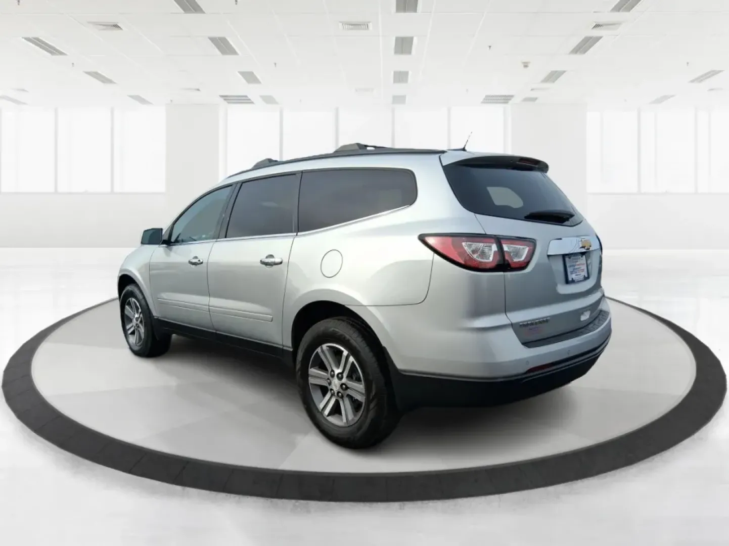 2017 Chevrolet Traverse 1LT (1GNKRGKD2HJ) with an 3.6L V-6 gasoline direct injection engine, 6A transmission, located at 1230 East Main St, Xenia, OH, 45385, (937) 908-9800, 39.688026, -83.910172 - Need one vehicle that can handle school drop-offs, long commutes to Dayton, and weekend road trips to Caesar Creek State Park without feeling cramped? This **2017 Chevrolet Traverse 1LT** is built for real-life Ohio schedules-roomy for growing families, comfortable for daily driving, and versatile e - Photo#4