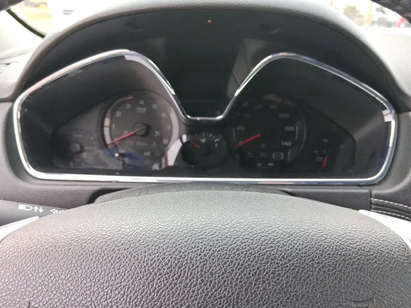 2017 Chevrolet Traverse 1LT (1GNKRGKD2HJ) with an 3.6L V-6 gasoline direct injection engine, 6A transmission, located at 1230 East Main St, Xenia, OH, 45385, (937) 908-9800, 39.688026, -83.910172 - Need one vehicle that can handle school drop-offs, long commutes to Dayton, and weekend road trips to Caesar Creek State Park without feeling cramped? This **2017 Chevrolet Traverse 1LT** is built for real-life Ohio schedules-roomy for growing families, comfortable for daily driving, and versatile e - Photo#14