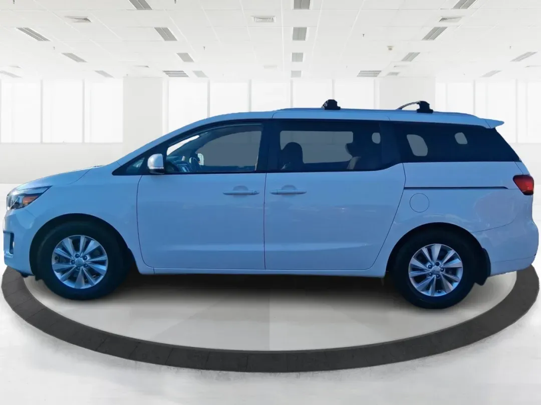 2016 Kia Sedona LX (KNDMB5C1XG6) with an Lambda 3.3L V-6 gasoline direct injection engine, 6-Speed Automatic transmission, located at 1230 East Main St, Xenia, OH, 45385, (937) 908-9800, 39.688026, -83.910172 - Load up the kids, the groceries, and the weekend plans-this 2016 Kia Sedona LX is built for real life in and around Xenia. Whether you're shuttling to school drop-offs, commuting toward Beavercreek, or planning a family road trip out to John Bryan State Park and Yellow Springs, this passenger van de - Photo#4