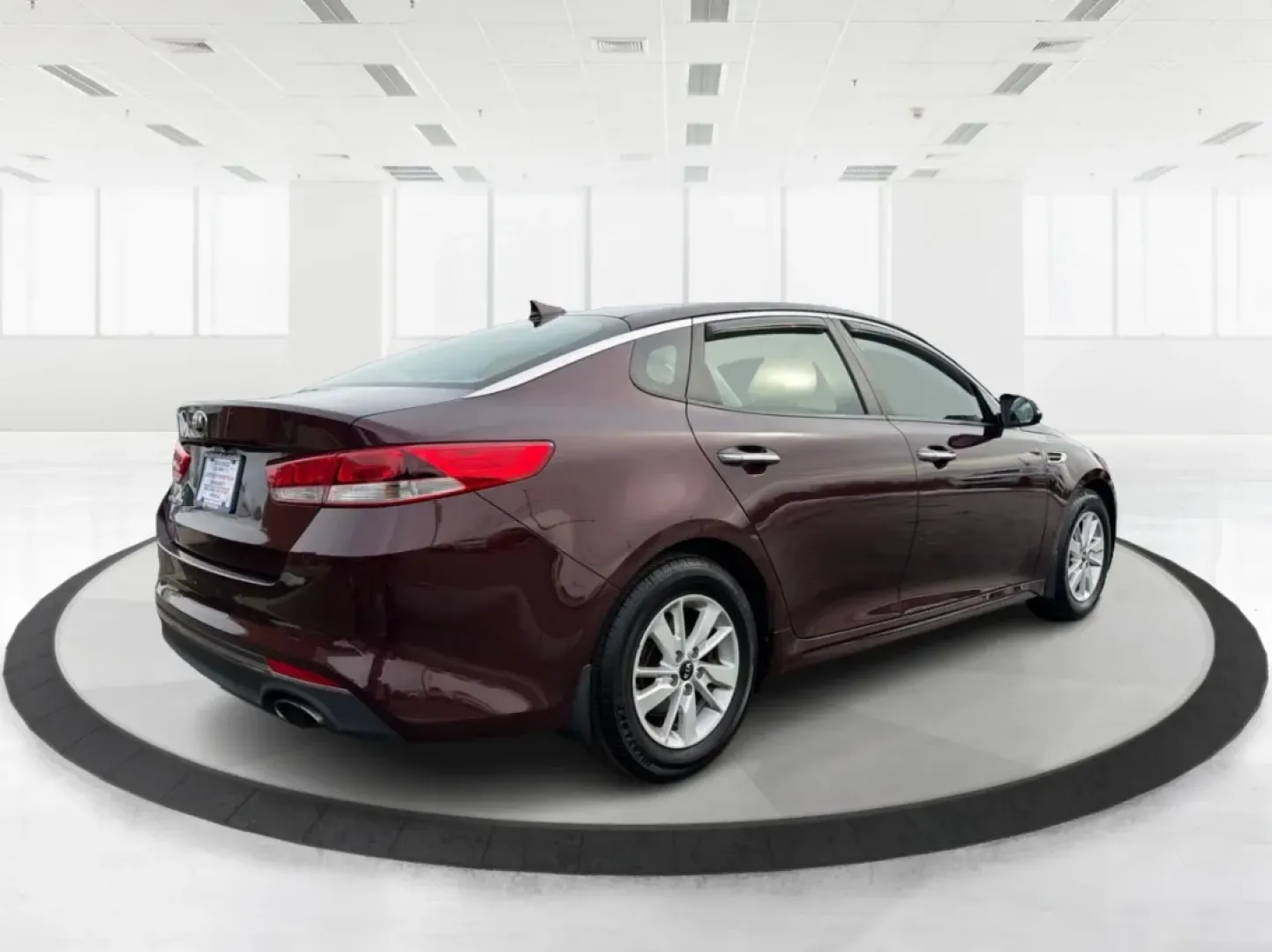 2016 Kia Optima LX (5XXGT4L32GG) with an Theta II 2.4L I-4 gasoline direct injection engine, 6A transmission, located at 1184 Kauffman Ave, Fairborn, OH, 45324, (937) 908-9800, 39.807072, -84.030914 - Picture your next week going smoother: an easy morning commute down I-675, a quick run to The Mall at Fairfield Commons, and a comfortable weekend drive past Wright State University or out toward the National Museum of the U.S. Air Force-without stressing about your budget. This 2016 Kia Optima LX s - Photo#2