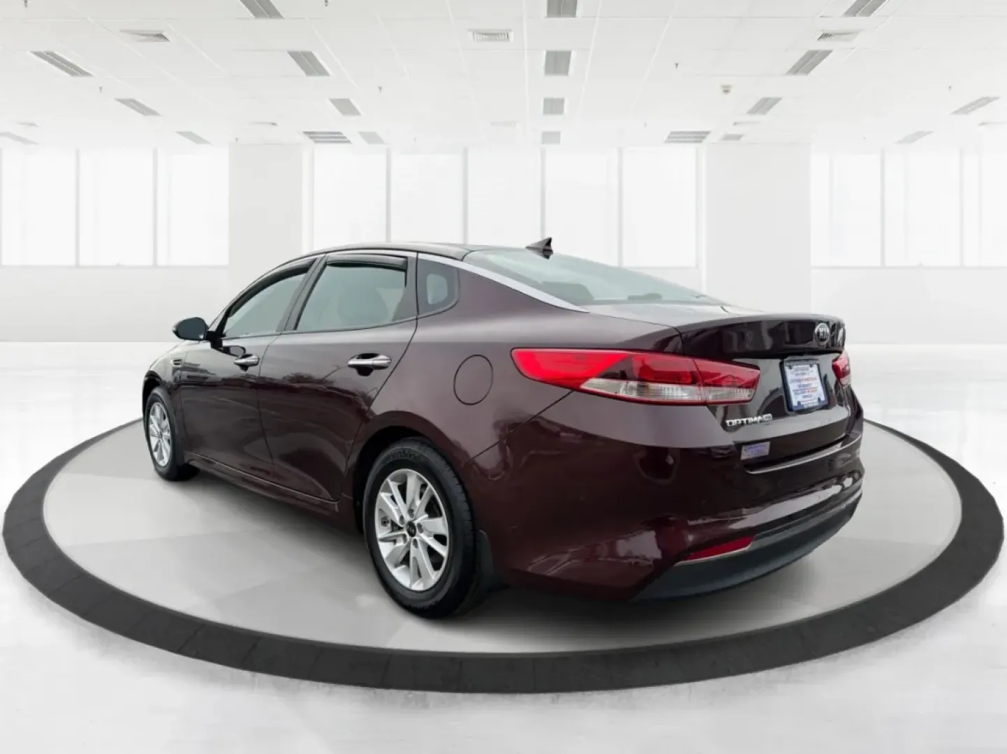 2016 Kia Optima LX (5XXGT4L32GG) with an Theta II 2.4L I-4 gasoline direct injection engine, 6A transmission, located at 1184 Kauffman Ave, Fairborn, OH, 45324, (937) 908-9800, 39.807072, -84.030914 - Picture your next week going smoother: an easy morning commute down I-675, a quick run to The Mall at Fairfield Commons, and a comfortable weekend drive past Wright State University or out toward the National Museum of the U.S. Air Force-without stressing about your budget. This 2016 Kia Optima LX s - Photo#4