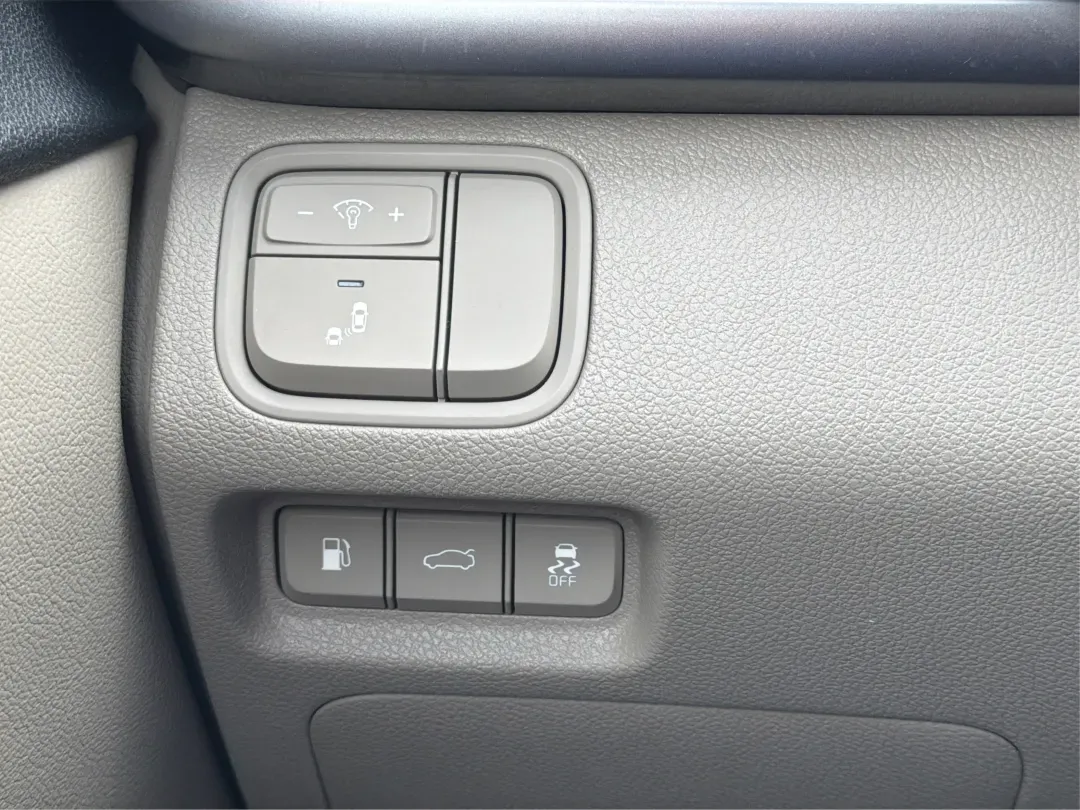 2016 Kia Optima LX (5XXGT4L32GG) with an Theta II 2.4L I-4 gasoline direct injection engine, 6A transmission, located at 1184 Kauffman Ave, Fairborn, OH, 45324, (937) 908-9800, 39.807072, -84.030914 - Picture your next week going smoother: an easy morning commute down I-675, a quick run to The Mall at Fairfield Commons, and a comfortable weekend drive past Wright State University or out toward the National Museum of the U.S. Air Force-without stressing about your budget. This 2016 Kia Optima LX s - Photo#17