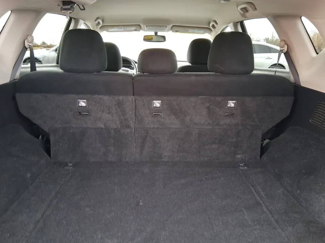 2018 Nissan Murano SV (5N1AZ2MH5JN) with an 3.5L V-6 DOHC engine, CVT transmission, located at 1184 Kauffman Ave, Fairborn, OH, 45324, (937) 908-9800, 39.807072, -84.030914 - Road trips to Yellow Springs, daily commutes down I675, or weekend errands between Wright-Patt and Fairfield Commons-this 2018 Nissan Murano SV is the kind of comfortable, confidence-inspiring SUV that fits real life in Fairborn. With its bold Cayenne Red Metallic finish, roomy cabin, and smart tech - Photo#12