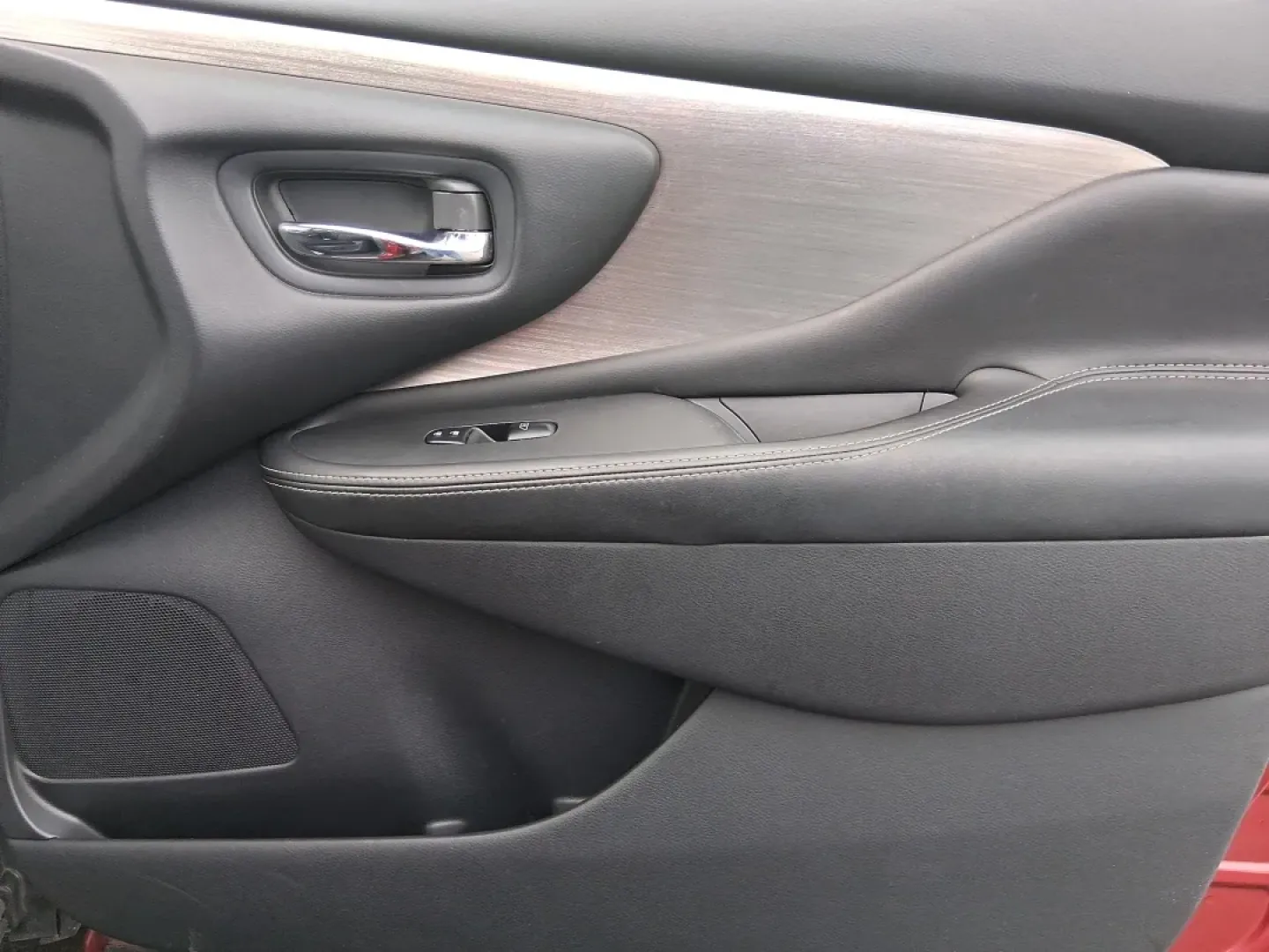 2018 Nissan Murano SV (5N1AZ2MH5JN) with an 3.5L V-6 DOHC engine, CVT transmission, located at 1184 Kauffman Ave, Fairborn, OH, 45324, (937) 908-9800, 39.807072, -84.030914 - Road trips to Yellow Springs, daily commutes down I675, or weekend errands between Wright-Patt and Fairfield Commons-this 2018 Nissan Murano SV is the kind of comfortable, confidence-inspiring SUV that fits real life in Fairborn. With its bold Cayenne Red Metallic finish, roomy cabin, and smart tech - Photo#19