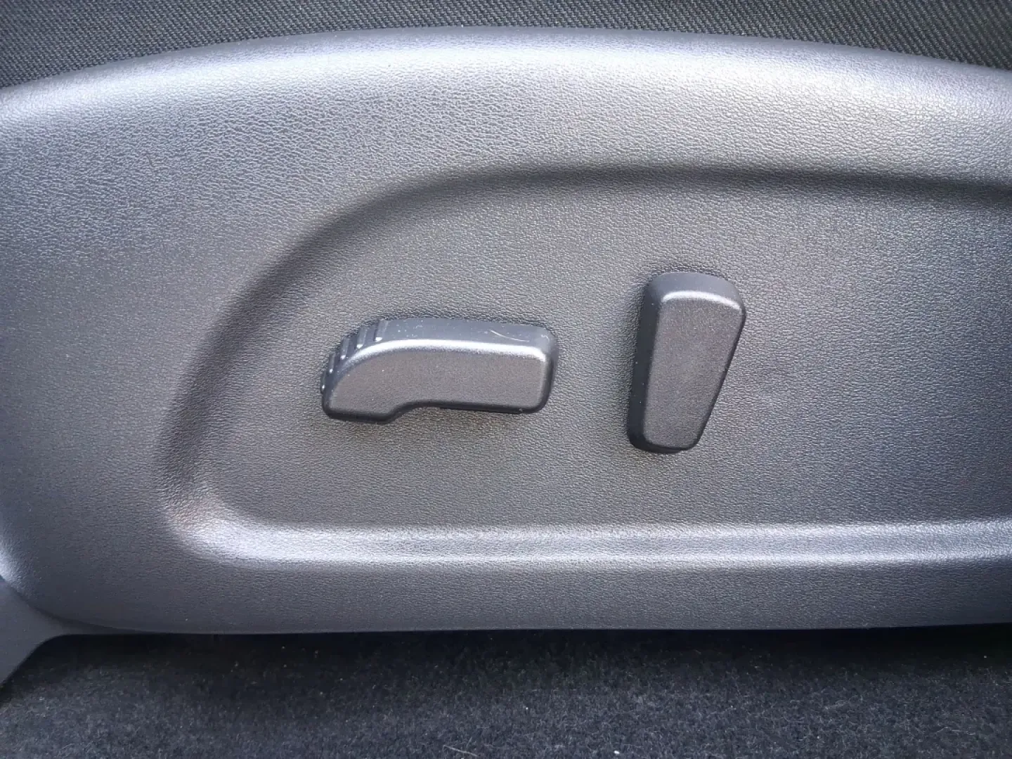 2018 Nissan Pathfinder SV (5N1DR2MM7JC) with an 3.5L V-6 gasoline direct injection engine, CVT transmission, located at 1099 N County Rd 25A , Troy, OH, 45373, (937) 908-9800, 40.057079, -84.212883 - Pack up the kids, the cooler, and the weekend plans-this 2018 Nissan Pathfinder SV is built for real life in Troy, Ohio, whether you're shuttling to practice, commuting down I75, or heading out for a road trip to the Dayton area. With three-row versatility, confident capability, and family-friendly - Photo#17