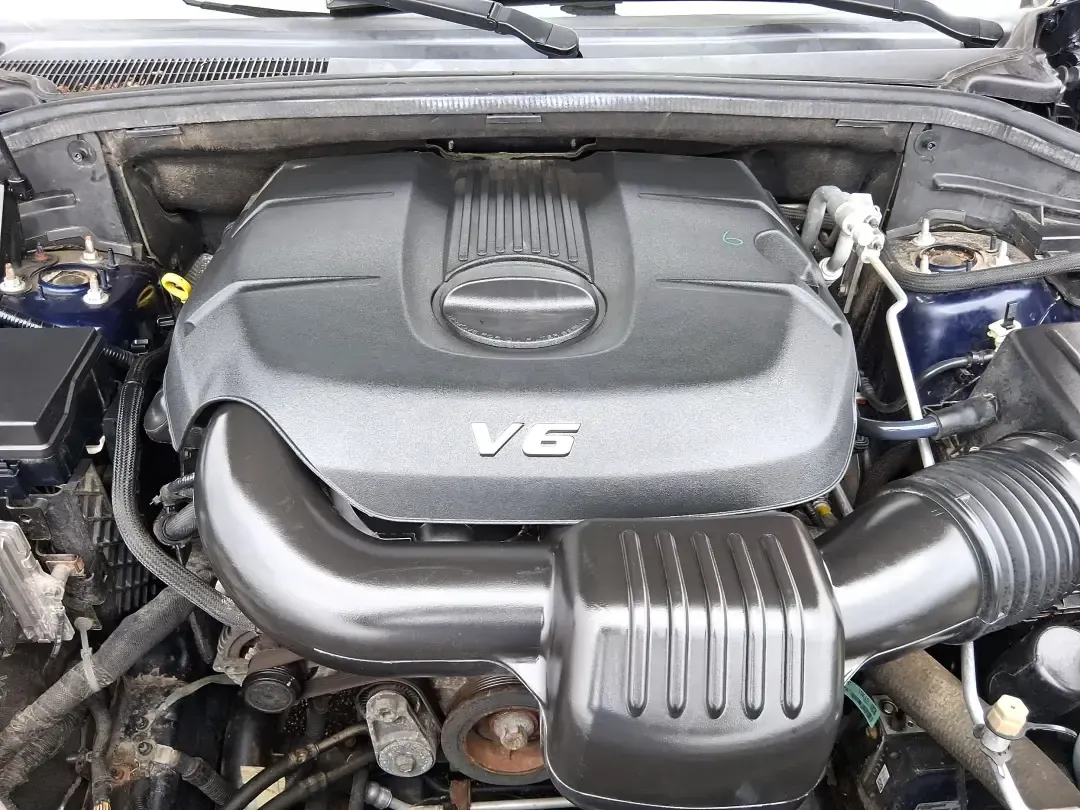 2015 Jeep Grand Cherokee Laredo (1C4RJFAG1FC) with an 3.6L V-6 DOHC engine, 8-Speed Automatic transmission, located at 1951 S Dayton Lakeview Rd., New Carlisle, OH, 45344, (937) 908-9800, 39.890999, -84.050255 - Picture a weekend that starts with a smooth commute through Clark County and ends with a spontaneous road trip-camp gear in the back, friends in the second row, and confidence when the weather turns. This 2015 Jeep Grand Cherokee Laredo is built for real life in Ohio: school runs, long drives down I - Photo#11