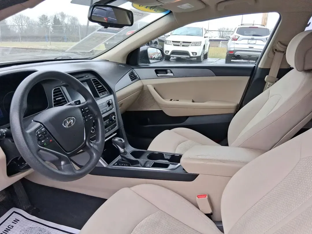 2016 Hyundai Sonata SE (5NPE24AFXGH) with an 2.4L I-4 gasoline direct injection engine, 7A transmission, located at 1184 Kauffman Ave, Fairborn, OH, 45324, (937) 908-9800, 39.807072, -84.030914 - Make every day in Fairborn feel easier-whether you're commuting to Wright-Patterson AFB, shuttling kids between school and practice, or planning a weekend drive out toward Yellow Springs and Glen Helen. This 2016 Hyundai Sonata SE sedan is built for real life: comfortable for long stretches on I675, - Photo#9