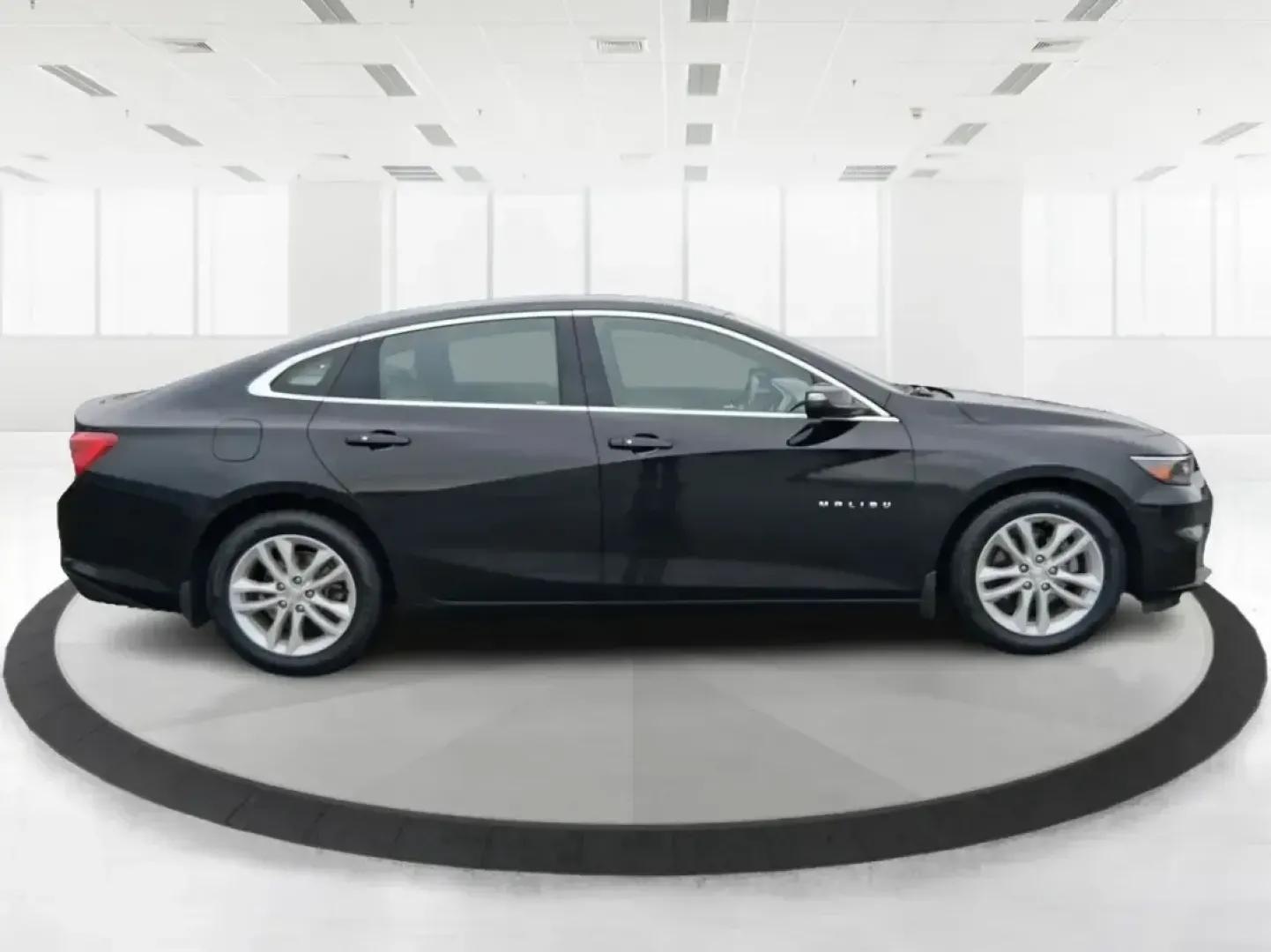 2016 Chevrolet Malibu 1LT (1G1ZE5ST4GF) with an ECOTEC 1.5L I-4 gasoline direct injection engine, 6A transmission, located at 1184 Kauffman Ave, Fairborn, OH, 45324, (937) 908-9800, 39.807072, -84.030914 - Need a dependable sedan for the daily commute to Wright-Patterson AFB, quick school drop-offs, or comfortable weekend drives to Yellow Springs? This 2016 Chevrolet Malibu 1LT is built for real life in Fairborn-efficient, easy to park, and packed with the comfort and safety features that make every m - Photo#1