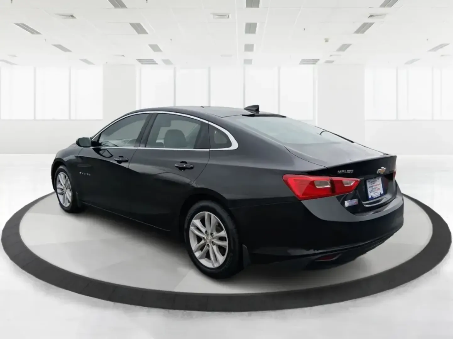 2016 Chevrolet Malibu 1LT (1G1ZE5ST4GF) with an ECOTEC 1.5L I-4 gasoline direct injection engine, 6A transmission, located at 1184 Kauffman Ave, Fairborn, OH, 45324, (937) 908-9800, 39.807072, -84.030914 - Need a dependable sedan for the daily commute to Wright-Patterson AFB, quick school drop-offs, or comfortable weekend drives to Yellow Springs? This 2016 Chevrolet Malibu 1LT is built for real life in Fairborn-efficient, easy to park, and packed with the comfort and safety features that make every m - Photo#4