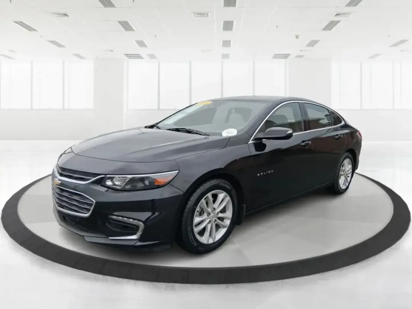2016 Chevrolet Malibu 1LT (1G1ZE5ST4GF) with an ECOTEC 1.5L I-4 gasoline direct injection engine, 6A transmission, located at 1184 Kauffman Ave, Fairborn, OH, 45324, (937) 908-9800, 39.807072, -84.030914 - Need a dependable sedan for the daily commute to Wright-Patterson AFB, quick school drop-offs, or comfortable weekend drives to Yellow Springs? This 2016 Chevrolet Malibu 1LT is built for real life in Fairborn-efficient, easy to park, and packed with the comfort and safety features that make every m - Photo#8