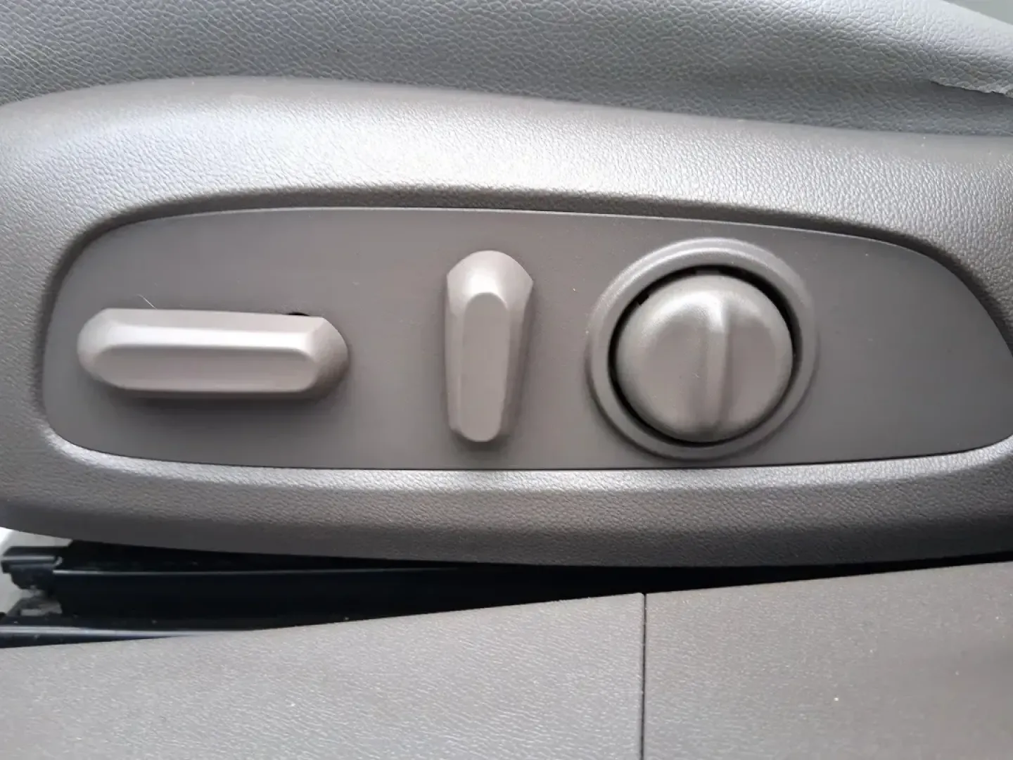 2016 Chevrolet Malibu 1LT (1G1ZE5ST4GF) with an ECOTEC 1.5L I-4 gasoline direct injection engine, 6A transmission, located at 1184 Kauffman Ave, Fairborn, OH, 45324, (937) 908-9800, 39.807072, -84.030914 - Need a dependable sedan for the daily commute to Wright-Patterson AFB, quick school drop-offs, or comfortable weekend drives to Yellow Springs? This 2016 Chevrolet Malibu 1LT is built for real life in Fairborn-efficient, easy to park, and packed with the comfort and safety features that make every m - Photo#18