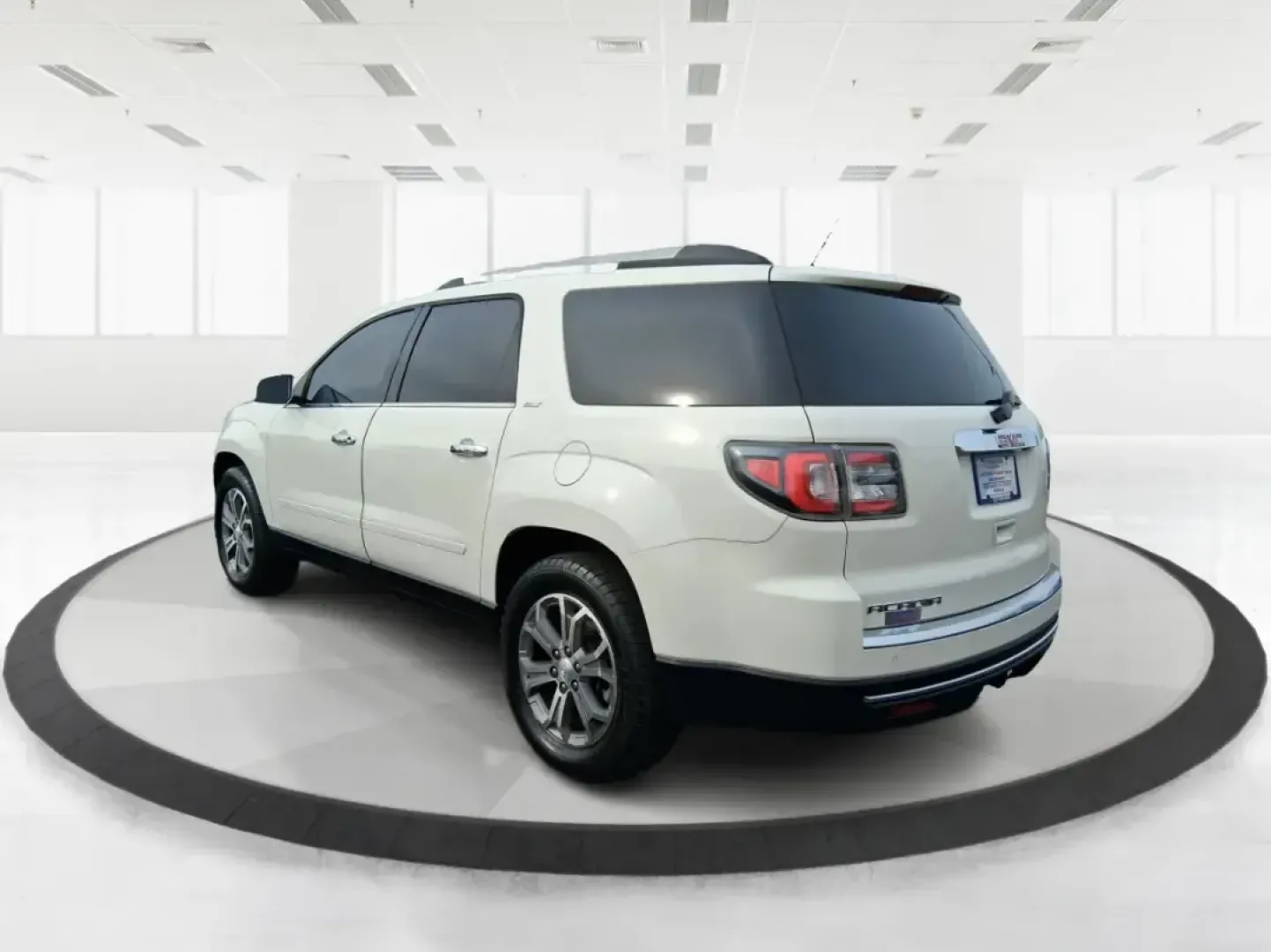 2015 GMC Acadia SLT-1 (1GKKRRKDXFJ) with an 3.6L V-6 gasoline direct injection engine, 6-Speed Automatic transmission, located at 4508 South Dixie Dr, Moraine, OH, 45439, (937) 908-9800, 39.689976, -84.218452 - Need one SUV that can handle school drop-offs, a long commute up I75, and a packed weekend at Carillon Historical Park or a day trip to Caesar Creek? This 2015 GMC Acadia SLT-1 is built for real life in Moraine-roomy, comfortable, and ready for the daily hustle while still feeling upscale for road-t - Photo#4