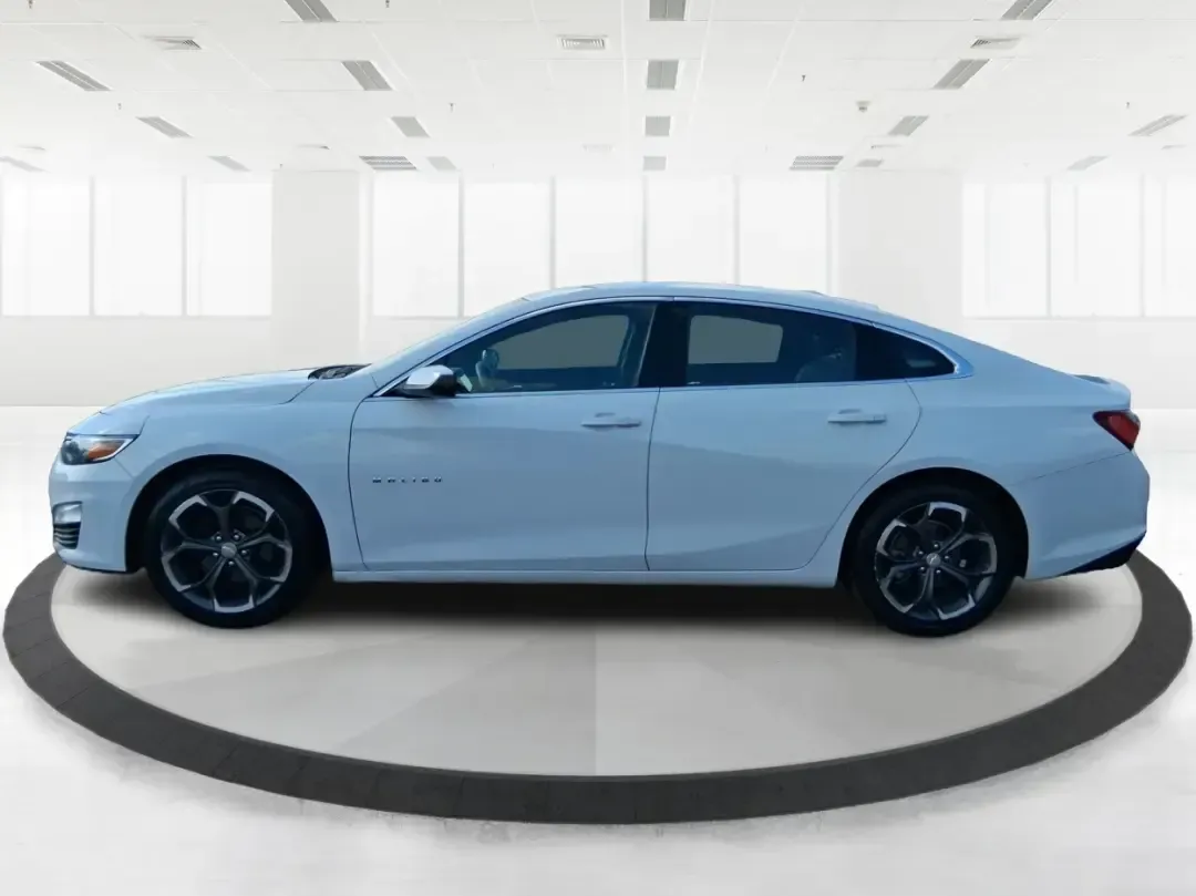 2022 Chevrolet Malibu FWD LT (1G1ZD5ST2NF) with an ECOTEC 1.5L I-4 gasoline direct injection engine, 6A transmission, located at 1230 East Main St, Xenia, OH, 45385, (937) 908-9800, 39.688026, -83.910172 - Need a reliable commuter that still feels comfortable for date night in downtown Xenia, the daily school run, or quick weekend escapes toward John Bryan State Park? This 2022 Chevrolet Malibu LT is built for real life-easy to drive, fuel-friendly on regular unleaded, and packed with the comfort and - Photo#5