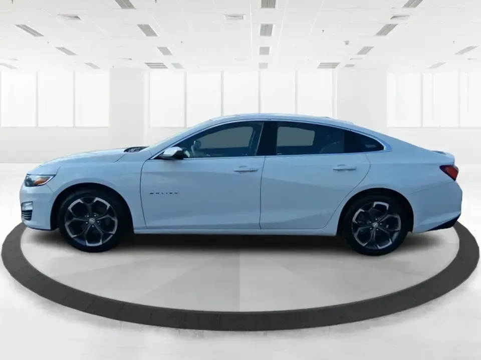 2022 Chevrolet Malibu FWD LT (1G1ZD5ST2NF) with an ECOTEC 1.5L I-4 gasoline direct injection engine, 6A transmission, located at 1184 Kauffman Ave, Fairborn, OH, 45324, (937) 908-9800, 39.807072, -84.030914 - Need a reliable commuter that still feels comfortable for date night in downtown Xenia, the daily school run, or quick weekend escapes toward John Bryan State Park? This 2022 Chevrolet Malibu LT is built for real life-easy to drive, fuel-friendly on regular unleaded, and packed with the comfort and - Photo#5