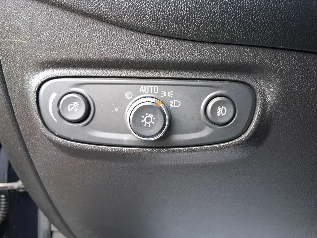 2020 Chevrolet Equinox FWD LT 1.5L Turbo (3GNAXKEV7LS) with an 1.5L I-4 gasoline direct injection engine, 6A transmission, located at 1184 Kauffman Ave, Fairborn, OH, 45324, (937) 908-9800, 39.807072, -84.030914 - Picture your next week going smoother: school drop-offs, I675 commutes, grocery runs, and spontaneous weekend escapes to Yellow Springs-handled in one comfortable, efficient SUV that fits real life. This **2020 Chevrolet Equinox LT (FWD) 1.5L Turbo** in **Pacific Blue Metallic** is a smart choice fo - Photo#17