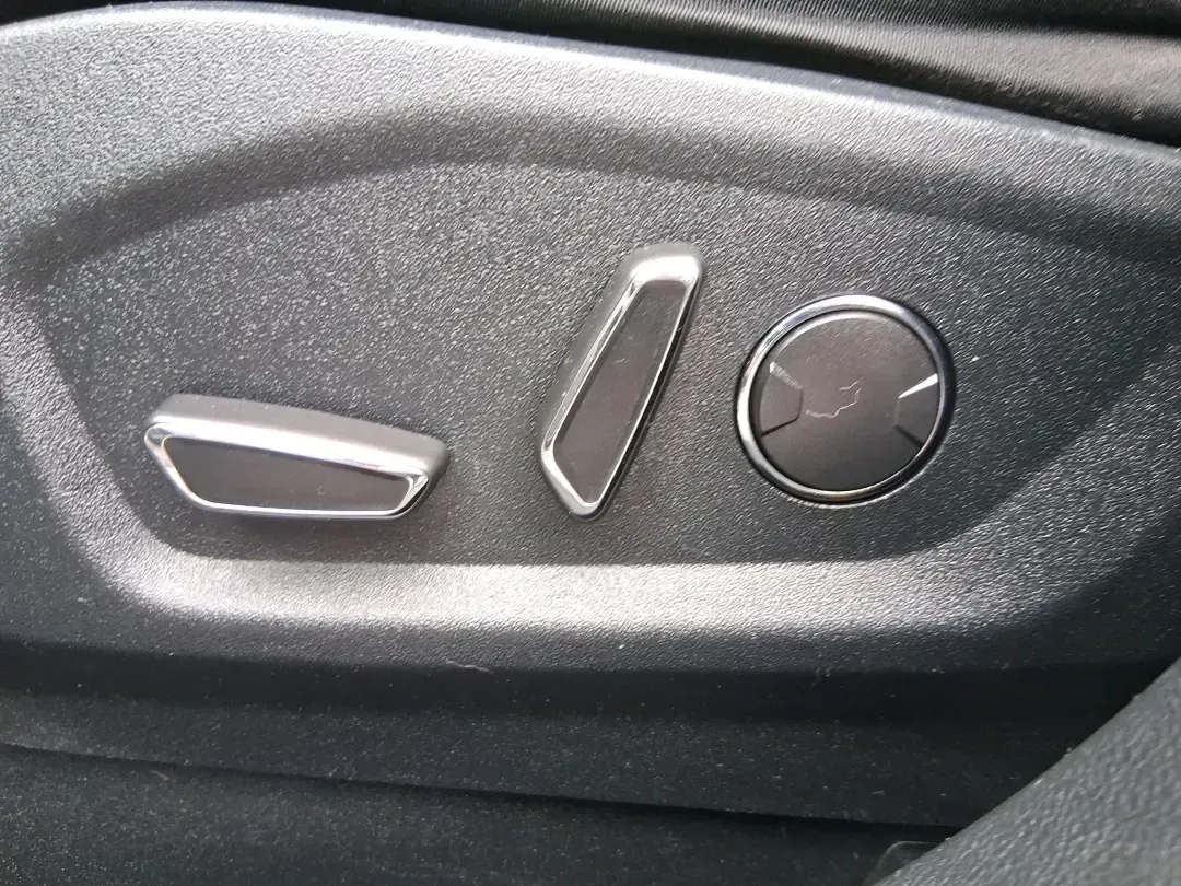 2018 Ford Edge SEL (2FMPK4J95JB) with an 2.0L L4 DOHC 16V engine, 6A transmission, located at 1099 N County Rd 25A , Troy, OH, 45373, (937) 908-9800, 40.057079, -84.212883 - Load up the family, point the hood toward a weekend getaway, and enjoy the confident, all-weather versatility that makes an SUV the go-to choice in Ohio-this 2018 Ford Edge SEL is built for real life, from school runs and grocery trips to road trips out toward Indian Lake or a day exploring downtown - Photo#18