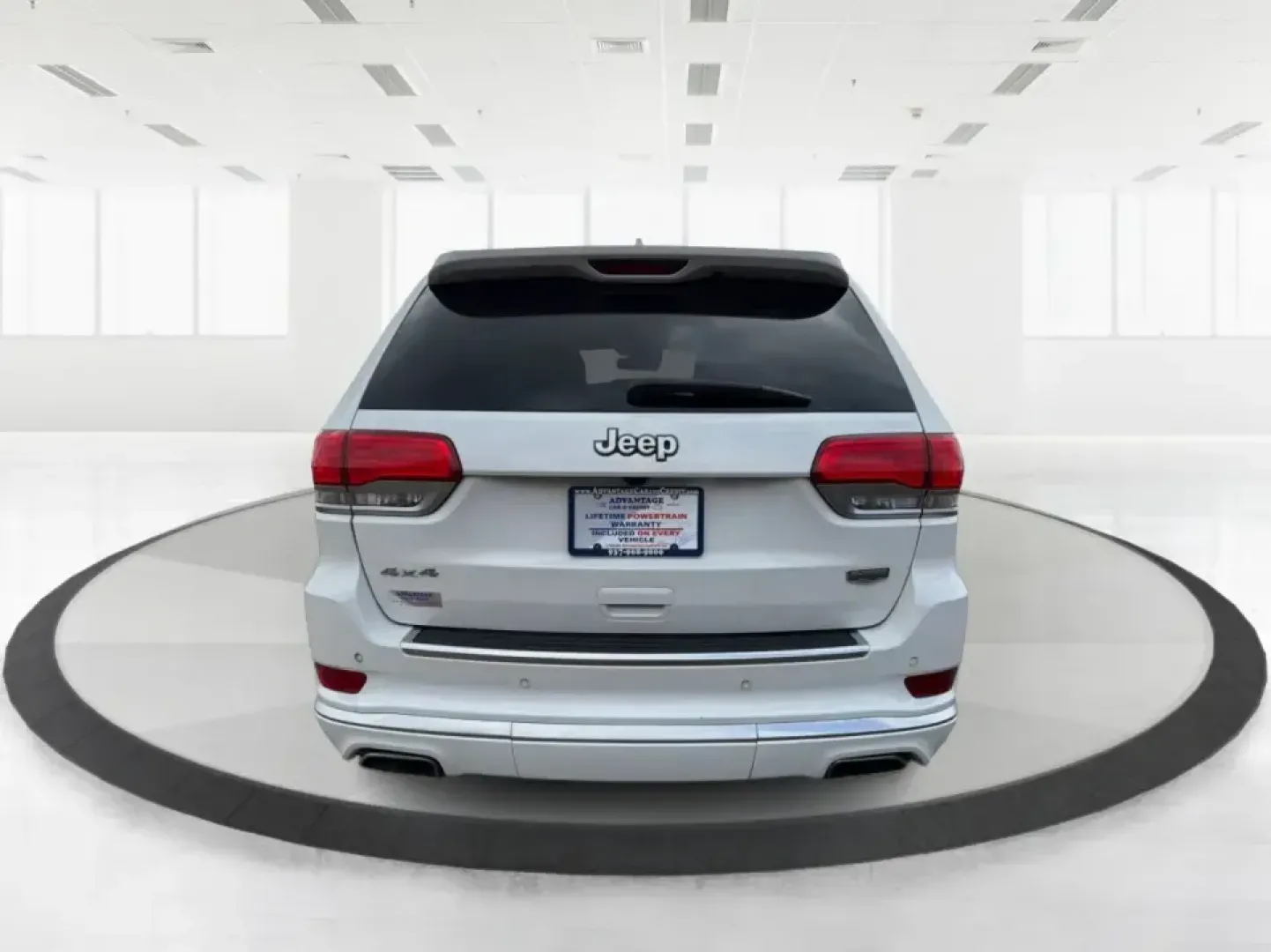 2016 Jeep Grand Cherokee Summit (1C4RJFJGXGC) with an 3.6L V6 DOHC 24V engine, 8A transmission, located at 1184 Kauffman Ave, Fairborn, OH, 45324, (937) 908-9800, 39.807072, -84.030914 - Pack the cooler, load up the family, and point the hood toward your next weekend escape-this 2016 Jeep Grand Cherokee Summit 4WD is built for Ohio life, from daily commutes across town to road trips out toward Hocking Hills. With its confident SUV stance, upscale Summit trim, and go-anywhere capabil - Photo#3