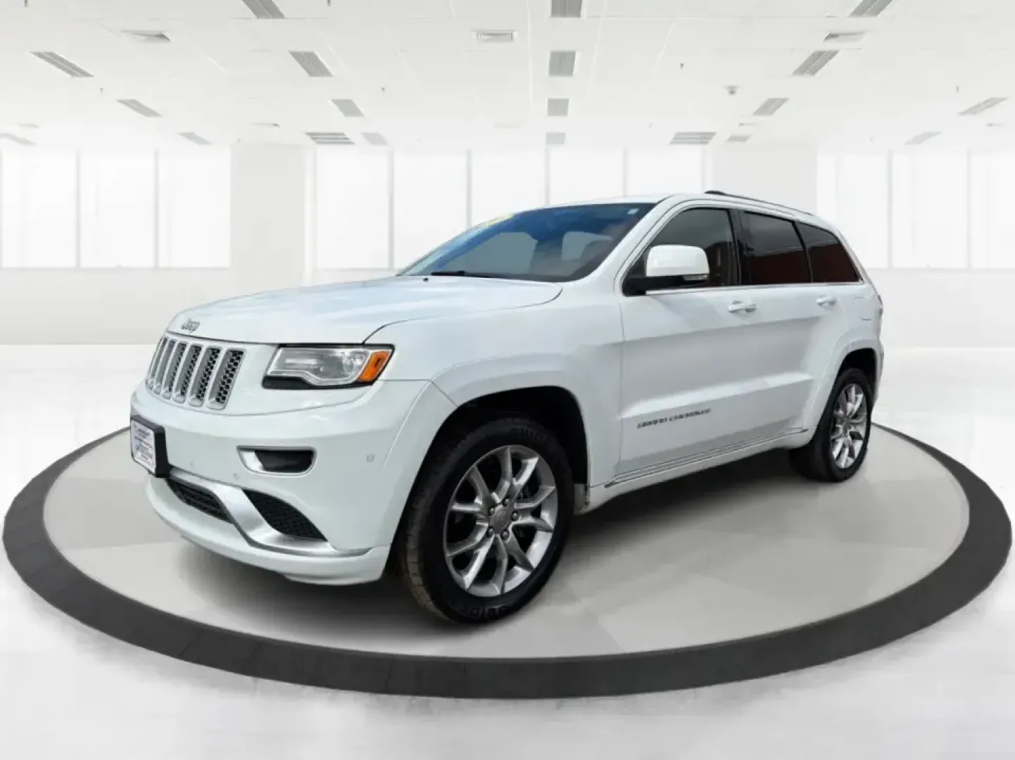 2016 Jeep Grand Cherokee Summit (1C4RJFJGXGC) with an 3.6L V6 DOHC 24V engine, 8A transmission, located at 1184 Kauffman Ave, Fairborn, OH, 45324, (937) 908-9800, 39.807072, -84.030914 - Pack the cooler, load up the family, and point the hood toward your next weekend escape-this 2016 Jeep Grand Cherokee Summit 4WD is built for Ohio life, from daily commutes across town to road trips out toward Hocking Hills. With its confident SUV stance, upscale Summit trim, and go-anywhere capabil - Photo#8