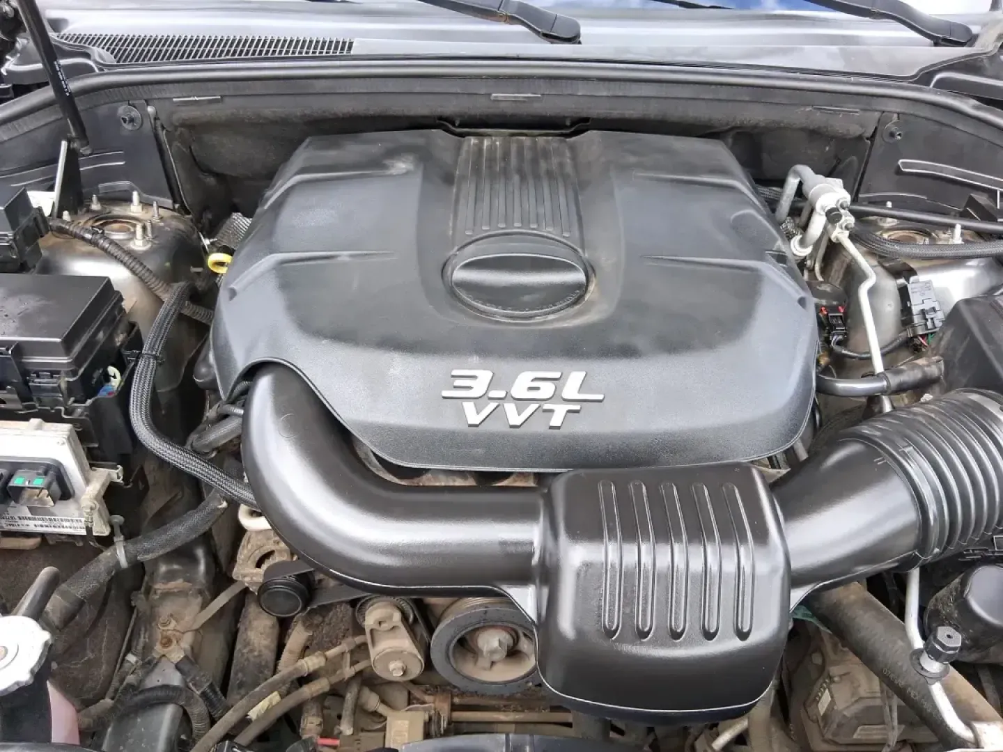 2013 Jeep Grand Cherokee Laredo (1C4RJFAG1DC) with an 3.6L V6 DOHC 24V engine, 5-Speed Automatic transmission, located at 401 Woodman Dr, Riverside, OH, 45431, (937) 908-9800, 39.760899, -84.123421 - Pack up the family, point the hood toward the next weekend getaway, and enjoy the confidence that comes with a capable SUV built for real life in Ohio. This 2013 Jeep Grand Cherokee Laredo in Mineral Gray Metallic Clearcoat is the kind of vehicle that fits your routine Monday through Friday-then tur - Photo#11