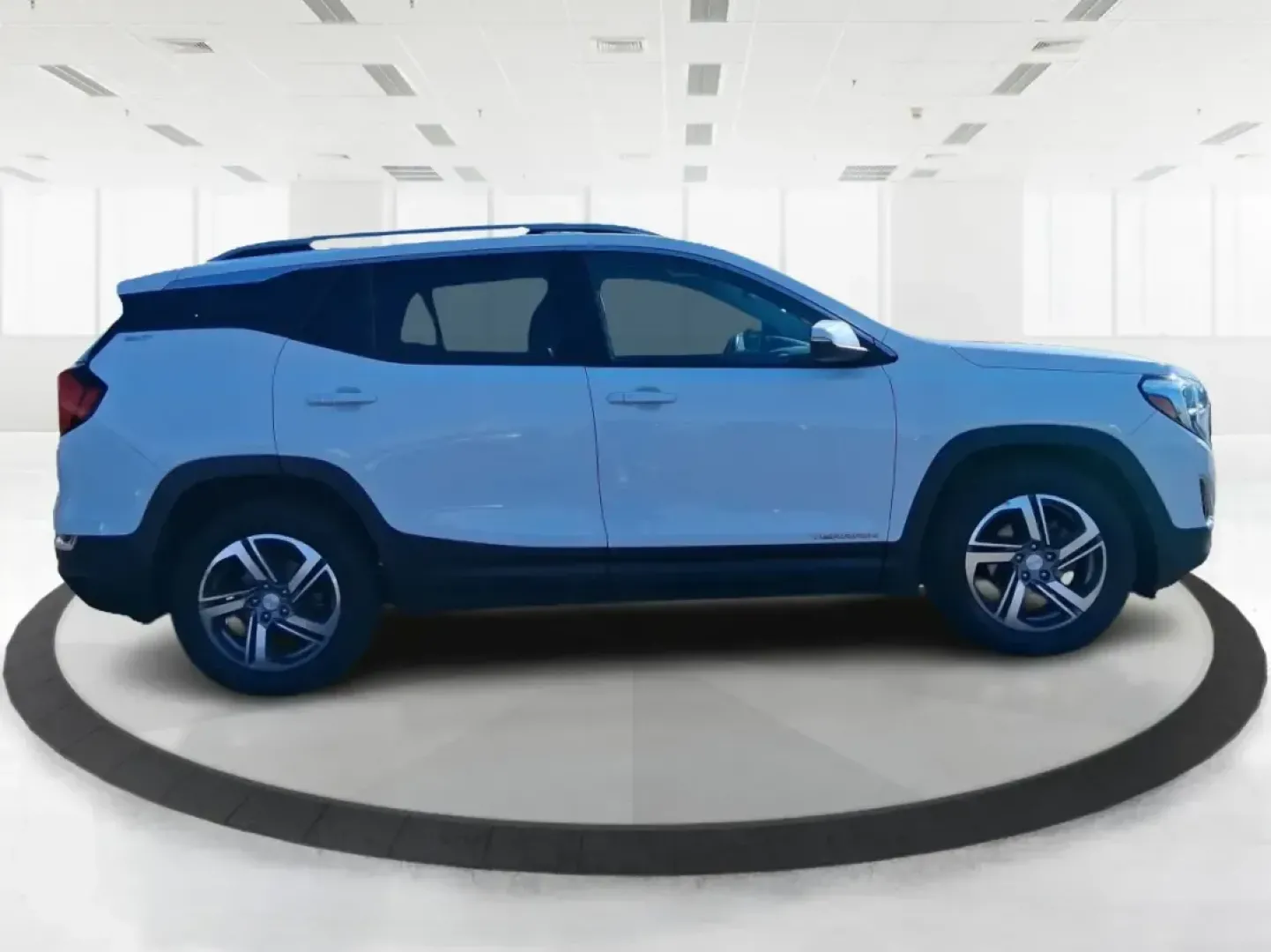 2020 GMC Terrain FWD SLT (3GKALPEVXLL) with an 1.4L L4 DOHC 16V TURBO engine, 6A transmission, located at 401 Woodman Dr, Riverside, OH, 45431, (937) 908-9800, 39.760899, -84.123421 - Picture your next week going smoother: a comfortable SUV for the daily commute down OH-35, school drop-offs, and quick grocery runs-plus the kind of confidence you want for a weekend drive to Carillon Historical Park, a day at the National Museum of the U.S. Air Force, or an easy road trip out towar - Photo#1