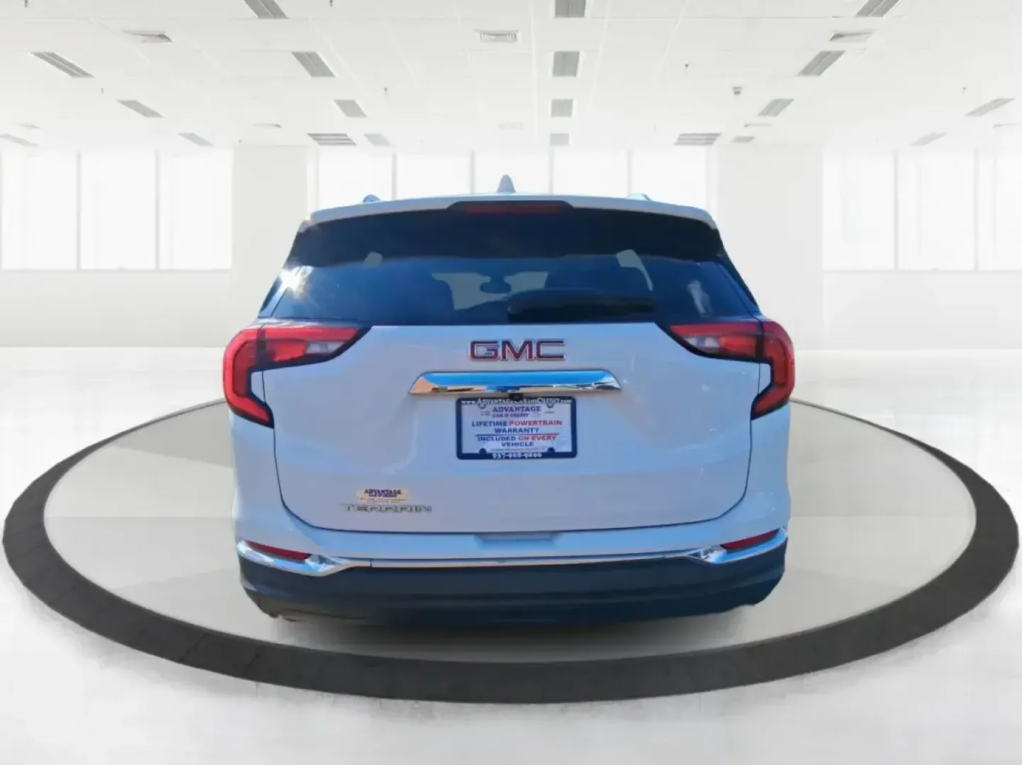 2020 GMC Terrain FWD SLT (3GKALPEVXLL) with an 1.4L L4 DOHC 16V TURBO engine, 6A transmission, located at 401 Woodman Dr, Riverside, OH, 45431, (937) 908-9800, 39.760899, -84.123421 - Picture your next week going smoother: a comfortable SUV for the daily commute down OH-35, school drop-offs, and quick grocery runs-plus the kind of confidence you want for a weekend drive to Carillon Historical Park, a day at the National Museum of the U.S. Air Force, or an easy road trip out towar - Photo#3