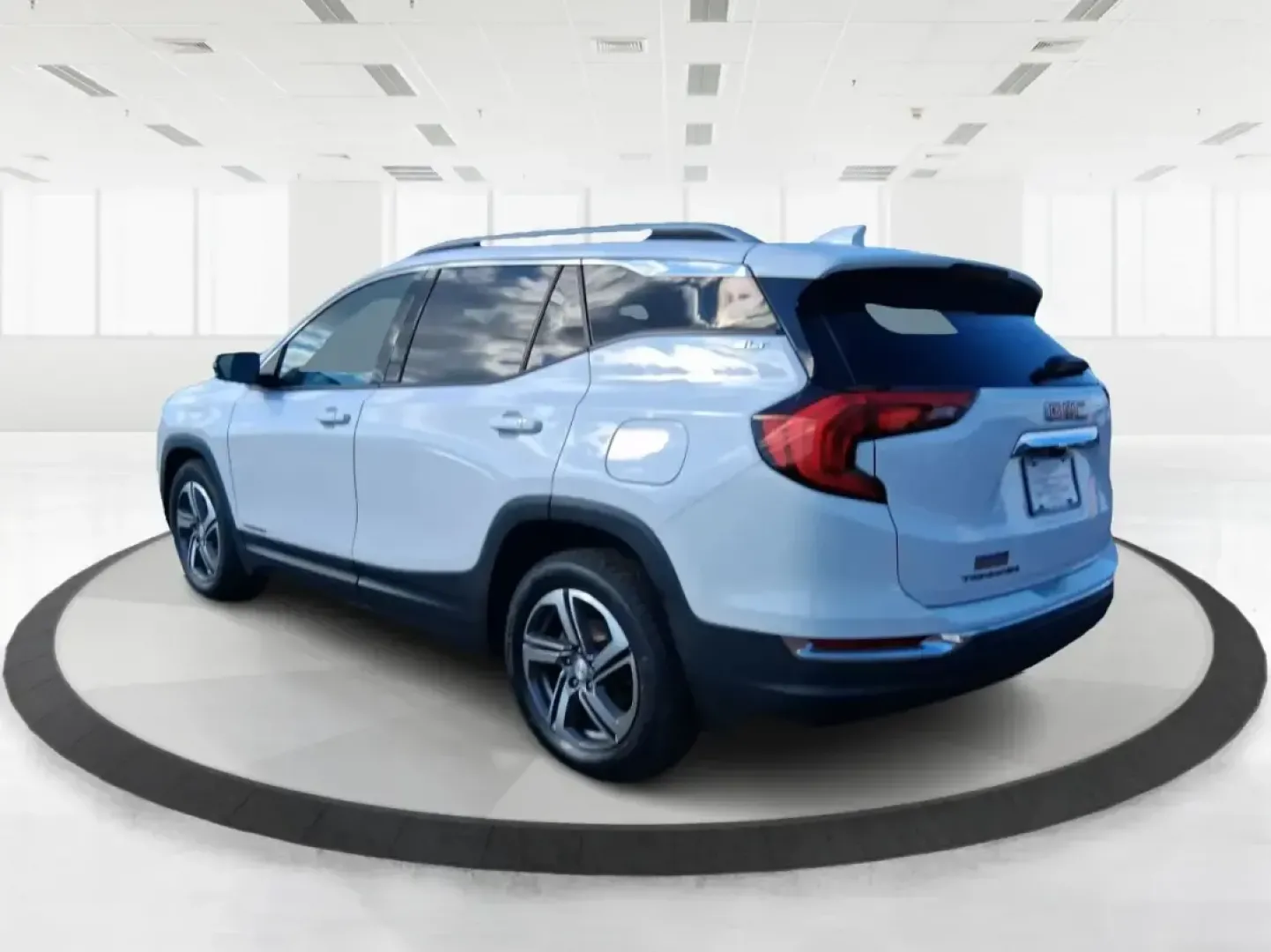 2020 GMC Terrain FWD SLT (3GKALPEVXLL) with an 1.4L L4 DOHC 16V TURBO engine, 6A transmission, located at 401 Woodman Dr, Riverside, OH, 45431, (937) 908-9800, 39.760899, -84.123421 - Picture your next week going smoother: a comfortable SUV for the daily commute down OH-35, school drop-offs, and quick grocery runs-plus the kind of confidence you want for a weekend drive to Carillon Historical Park, a day at the National Museum of the U.S. Air Force, or an easy road trip out towar - Photo#4