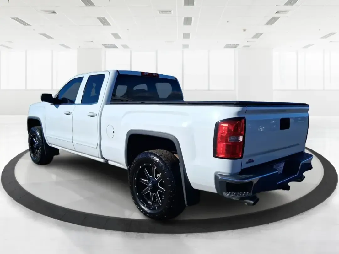2016 GMC Sierra 1500 SLE (1GTV2MEC8GZ) with an EcoTec3 4.3L V-6 gasoline direct injection engine, 6A transmission, located at 4508 South Dixie Dr, Moraine, OH, 45439, (937) 908-9800, 39.689976, -84.218452 - Need a truck that can handle Midwest weather, weekend projects, and that long stretch down I75 without breaking a sweat? This **2016 GMC Sierra 1500 SLE Double Cab 4WD** is built for real life in Moraine-whether you're hauling gear to a job site, towing the boat for a day near **Carillon Historical - Photo#4
