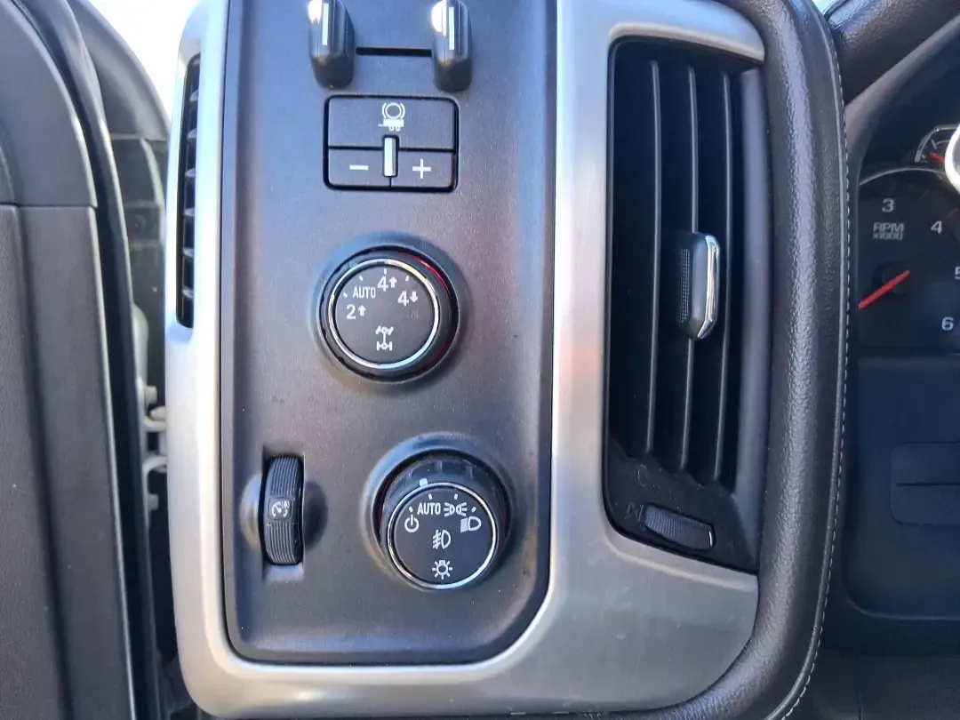 2016 GMC Sierra 1500 SLE (1GTV2MEC8GZ) with an EcoTec3 4.3L V-6 gasoline direct injection engine, 6A transmission, located at 4508 South Dixie Dr, Moraine, OH, 45439, (937) 908-9800, 39.689976, -84.218452 - Need a truck that can handle Midwest weather, weekend projects, and that long stretch down I75 without breaking a sweat? This **2016 GMC Sierra 1500 SLE Double Cab 4WD** is built for real life in Moraine-whether you're hauling gear to a job site, towing the boat for a day near **Carillon Historical - Photo#16