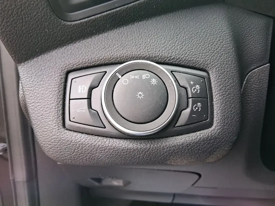 2019 Ford Escape SEL (1FMCU9HD7KU) with an 1.5L L4 DOHC 16V engine, 6A transmission, located at 1230 East Main St, Xenia, OH, 45385, (937) 908-9800, 39.688026, -83.910172 - Weekend road trips to John Bryan State Park, daily commutes down US-35, or the school-and-sports shuffle around Greene County-this 2019 Ford Escape SEL is the kind of compact SUV that fits real life in Xenia, Ohio. With confident AWD capability, a comfortable cabin, and practical cargo space, it's a - Photo#16