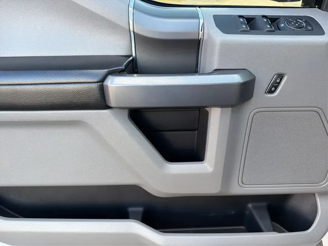 2015 Ford F-150 XLT (1FTEW1EP2FK) with an 2.7L V6 DOHC 24V engine, 6-Speed Automatic transmission, located at 1230 East Main St, Xenia, OH, 45385, (937) 908-9800, 39.688026, -83.910172 - Picture your next weekend: the bed loaded for a Greene County lake day, the family comfortable in a roomy Crew Cab, and 4WD ready when the weather turns on I35 or you decide to explore back roads outside Xenia. This 2015 Ford F-150 XLT is built for real life-work, play, towing, and everyday errands- - Photo#18