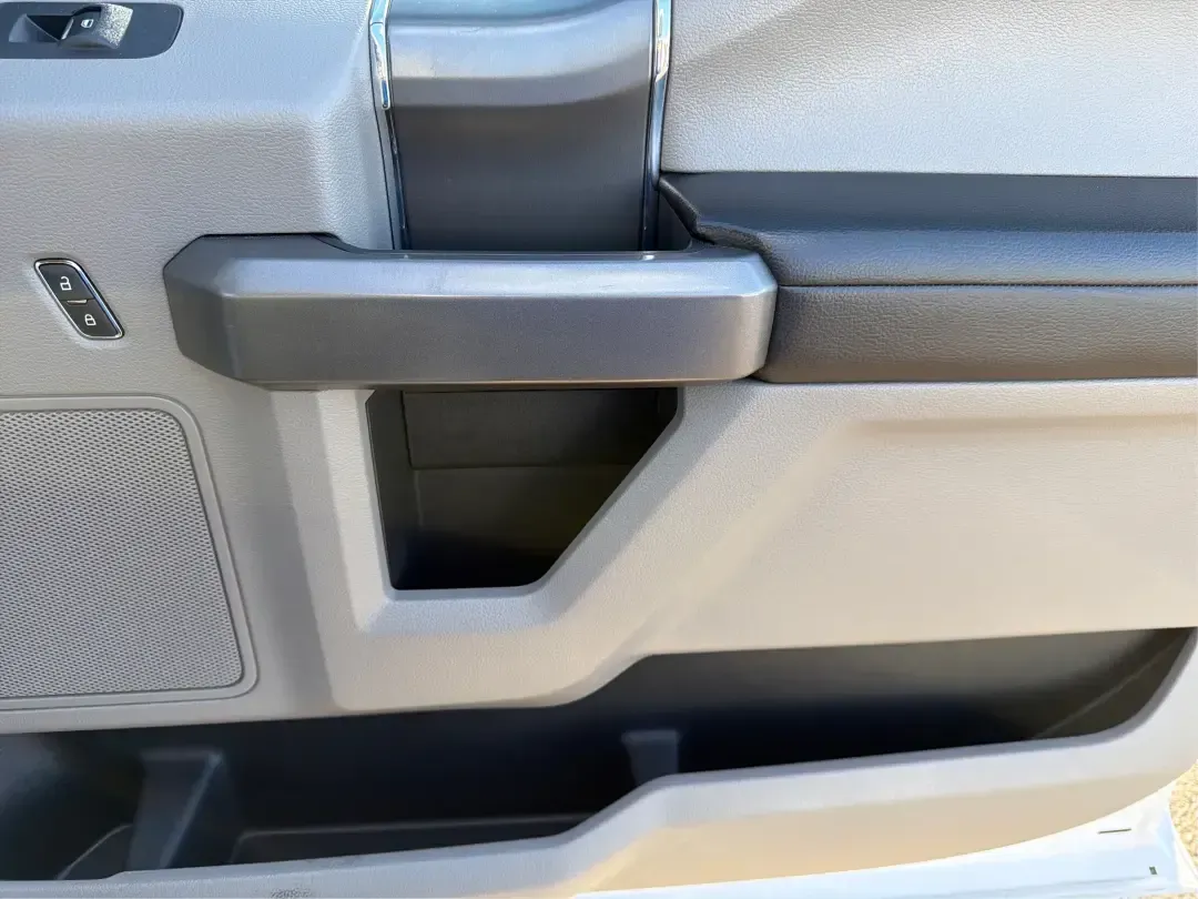 2015 Ford F-150 XLT (1FTEW1EP2FK) with an 2.7L V6 DOHC 24V engine, 6-Speed Automatic transmission, located at 1230 East Main St, Xenia, OH, 45385, (937) 908-9800, 39.688026, -83.910172 - Picture your next weekend: the bed loaded for a Greene County lake day, the family comfortable in a roomy Crew Cab, and 4WD ready when the weather turns on I35 or you decide to explore back roads outside Xenia. This 2015 Ford F-150 XLT is built for real life-work, play, towing, and everyday errands- - Photo#19