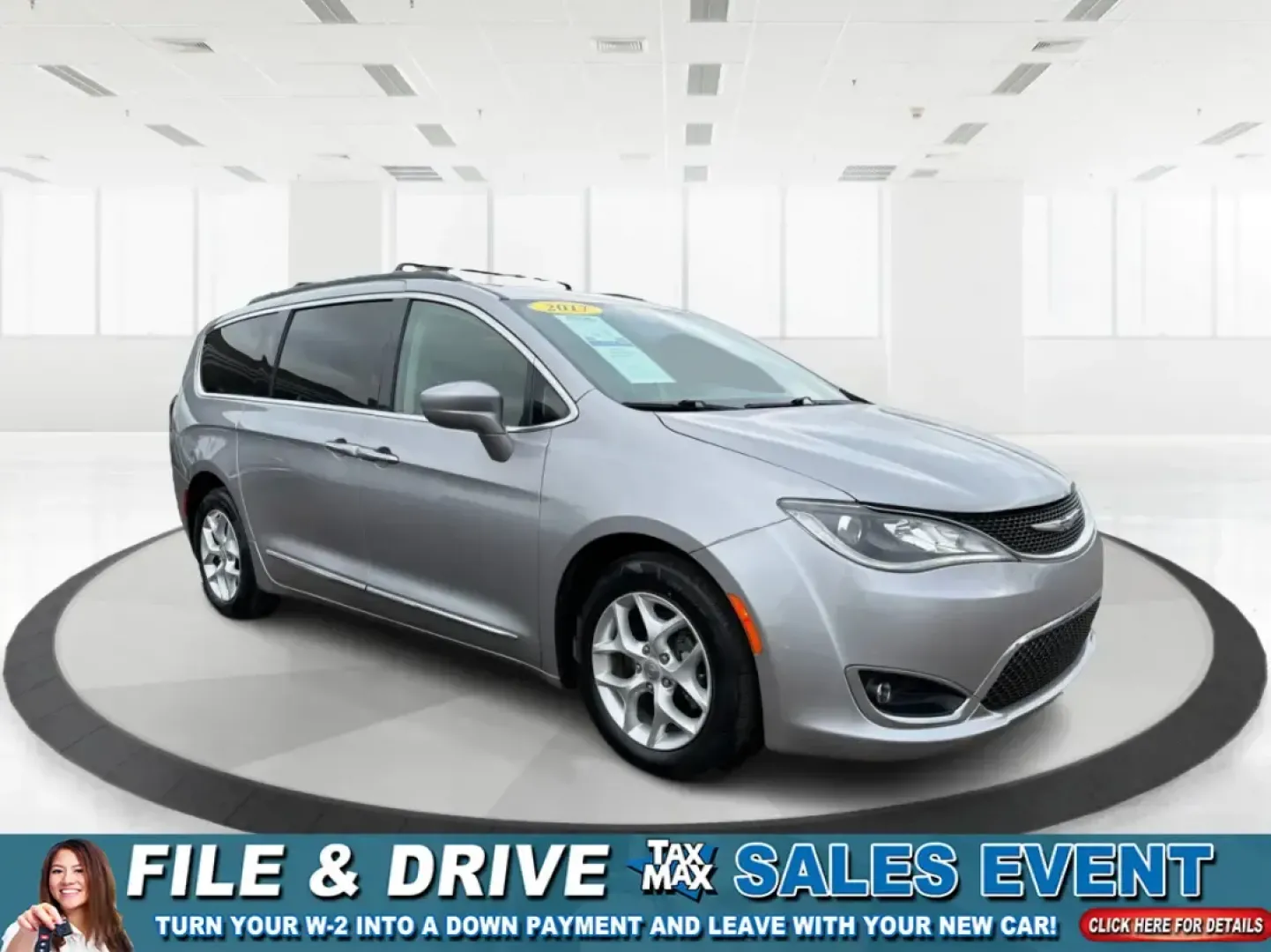 2017 Chrysler Pacifica Touring-L (2C4RC1BG1HR) with an Pentastar 3.6L V-6 DOHC engine, 6A transmission, located at 401 Woodman Dr, Riverside, OH, 45431, (937) 908-9800, 39.760899, -84.123421 - Life gets busy fast-school drop-offs, long commutes, weekend tournaments, and road trips that somehow require half the house. If you need one vehicle that can handle the everyday grind and still feel comfortable when you're headed out for a family getaway, this **2017 Chrysler Pacifica Touring-L** i - Photo#0
