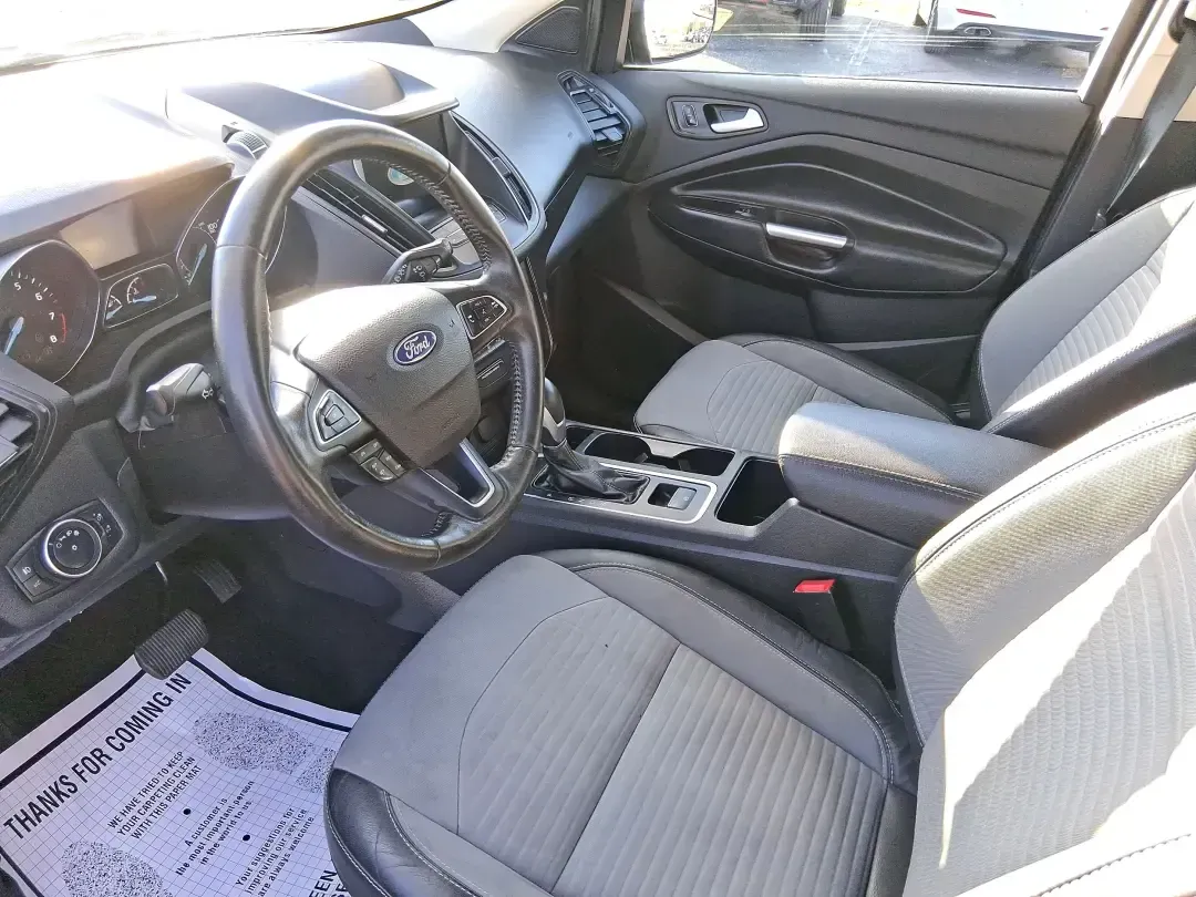 2019 Ford Escape SE (1FMCU0GD6KU) with an 1.5L L4 DOHC 16V engine, 6A transmission, located at 401 Woodman Dr, Riverside, OH, 45431, (937) 908-9800, 39.760899, -84.123421 - Need a dependable SUV for long commutes down I-675, quick school drop-offs, and weekend getaways to Carillon Historical Park or a day at the National Museum of the U.S. Air Force? This 2019 Ford Escape SE in Agate Black Metallic is built for real-life driving in and around Riverside, Ohio-comfortabl - Photo#9