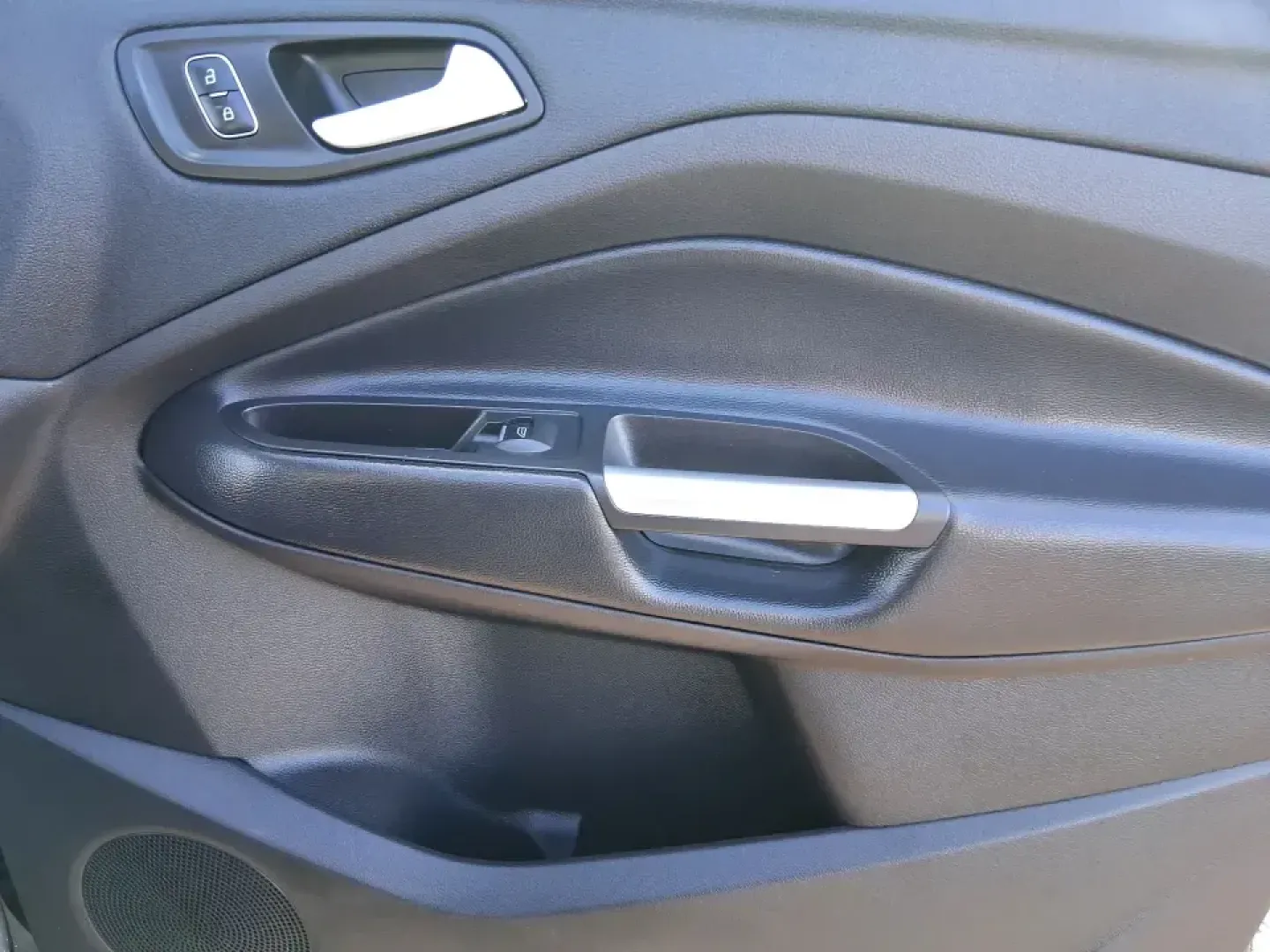 2019 Ford Escape SE (1FMCU0GD6KU) with an 1.5L L4 DOHC 16V engine, 6A transmission, located at 401 Woodman Dr, Riverside, OH, 45431, (937) 908-9800, 39.760899, -84.123421 - Need a dependable SUV for long commutes down I-675, quick school drop-offs, and weekend getaways to Carillon Historical Park or a day at the National Museum of the U.S. Air Force? This 2019 Ford Escape SE in Agate Black Metallic is built for real-life driving in and around Riverside, Ohio-comfortabl - Photo#20