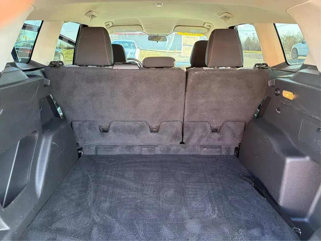 2018 Ford Escape SE (1FMCU9GD4JU) with an 1.5L L4 DOHC 16V engine, 6A transmission, located at 1230 East Main St, Xenia, OH, 45385, (937) 908-9800, 39.688026, -83.910172 - Picture your next Ohio weekend: loading up the kids for a splash at Splash Xenia, cruising out to John Bryan State Park for a hike, or tackling a snowy morning commute from Beavercreek to downtown Dayton with confidence. This 2018 Ford Escape SE in Blue Metallic is the kind of compact SUV that fits - Photo#12