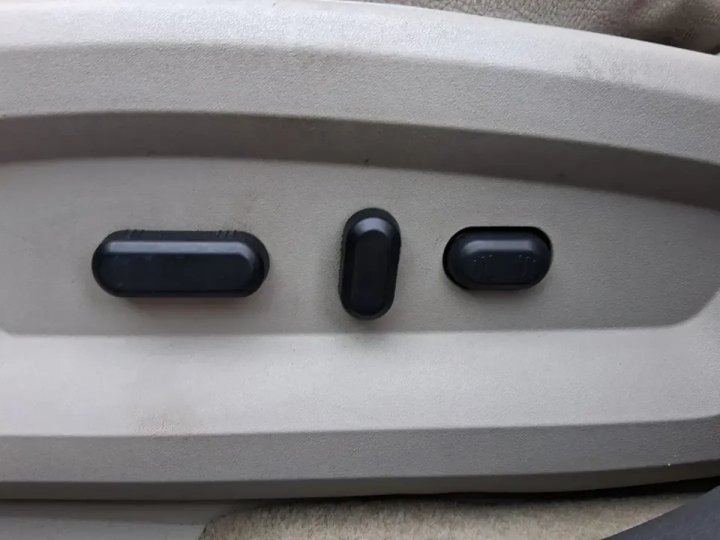 2011 Ford Edge Limited (2FMDK3KC0BB) with an 3.5L V-6 DOHC engine, 6-Speed Automatic transmission, located at 401 Woodman Dr, Riverside, OH, 45431, (937) 908-9800, 39.760899, -84.123421 - Load up the family, pack the cooler, and point the nose toward a weekend getaway-this 2011 Ford Edge Limited is the kind of SUV that fits real life in New Carlisle, from school drop-offs and grocery runs to road trips out toward Dayton or a quick escape to nearby parks. Finished in eye-catching Bord - Photo#18