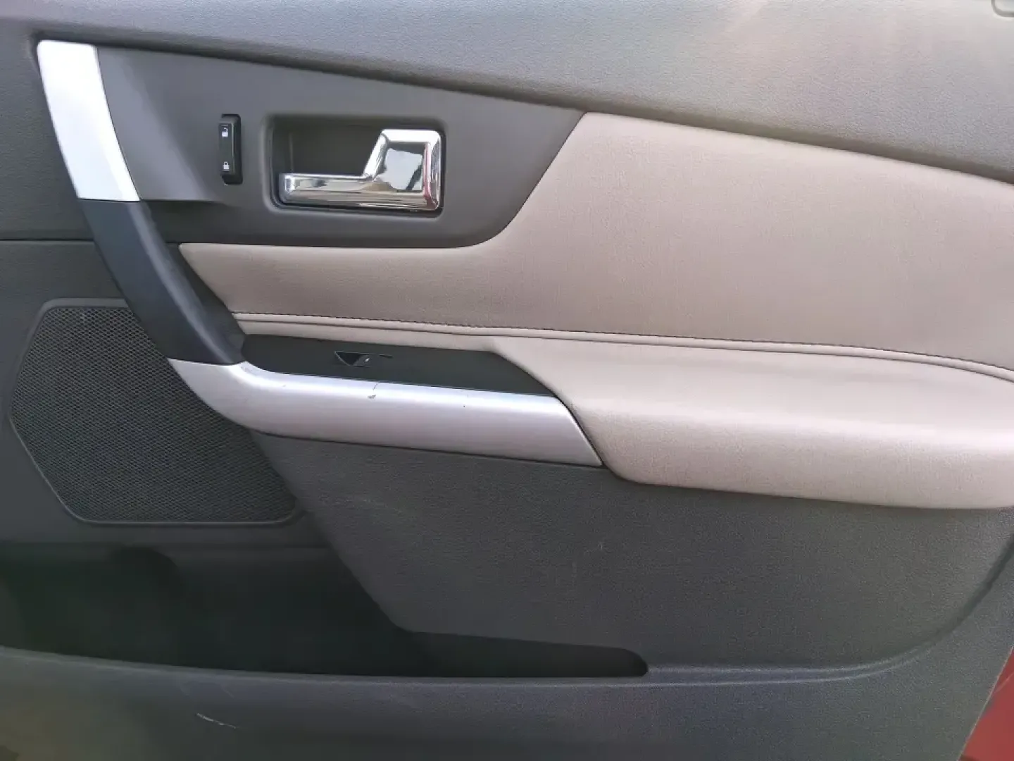 2011 Ford Edge Limited (2FMDK3KC0BB) with an 3.5L V-6 DOHC engine, 6-Speed Automatic transmission, located at 401 Woodman Dr, Riverside, OH, 45431, (937) 908-9800, 39.760899, -84.123421 - Load up the family, pack the cooler, and point the nose toward a weekend getaway-this 2011 Ford Edge Limited is the kind of SUV that fits real life in New Carlisle, from school drop-offs and grocery runs to road trips out toward Dayton or a quick escape to nearby parks. Finished in eye-catching Bord - Photo#20